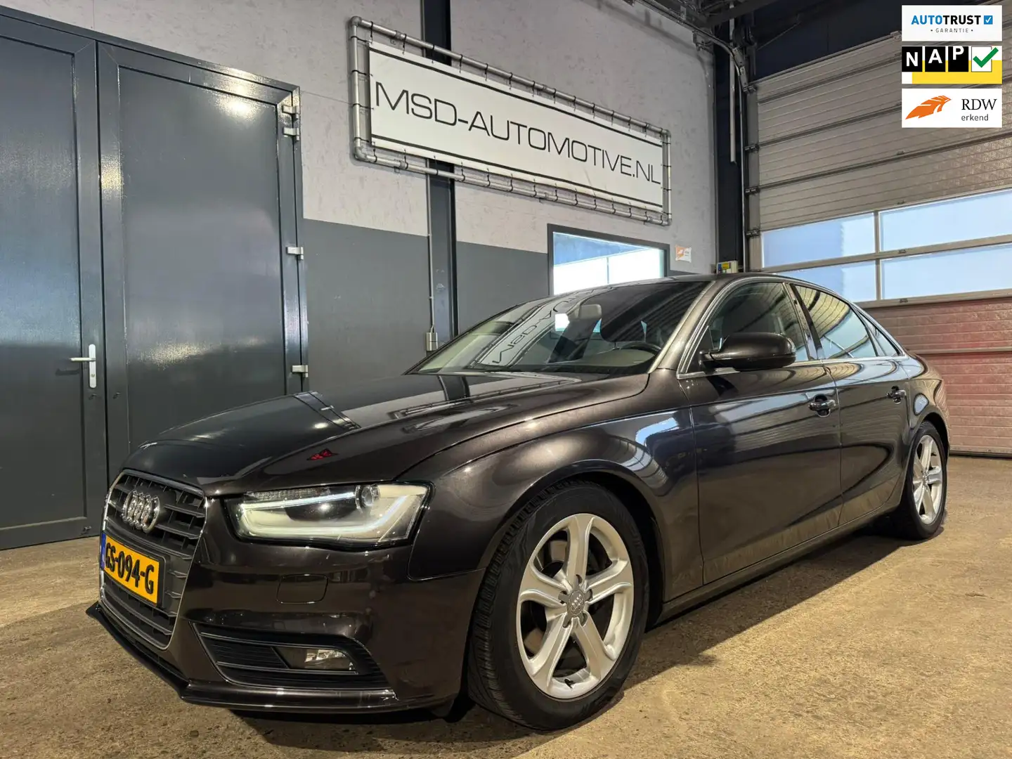 Audi A4 Limousine 1.8 TFSI Advance Trekhaak Navigatie NAP Grijs - 1