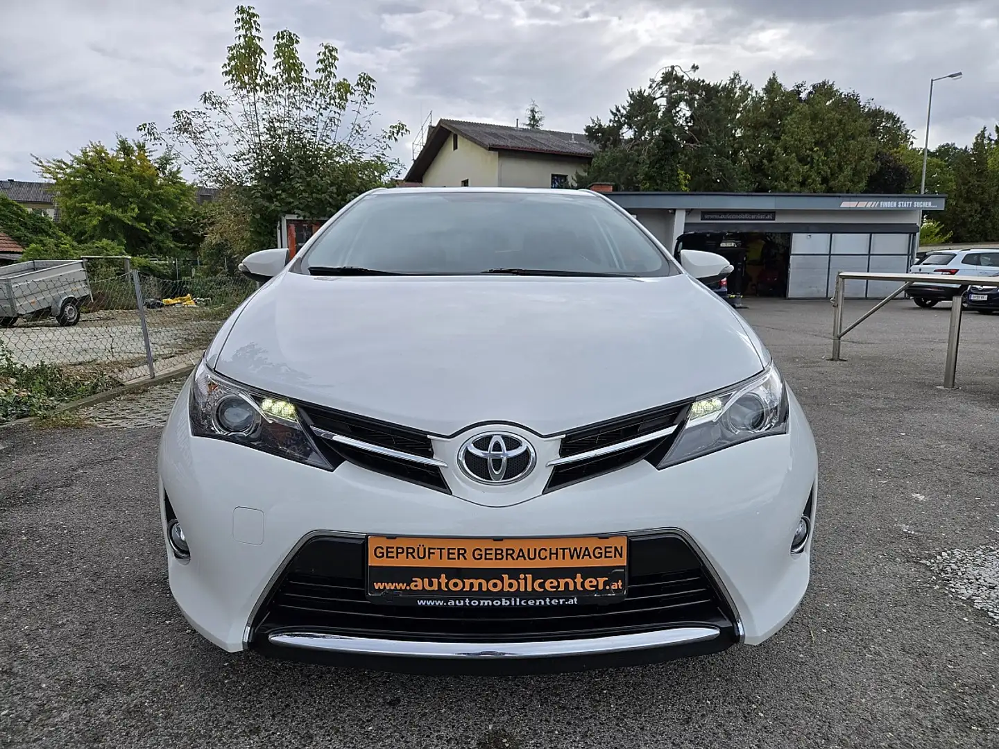 Toyota Auris 1,6 Valvematic Feel! Weiß - 2