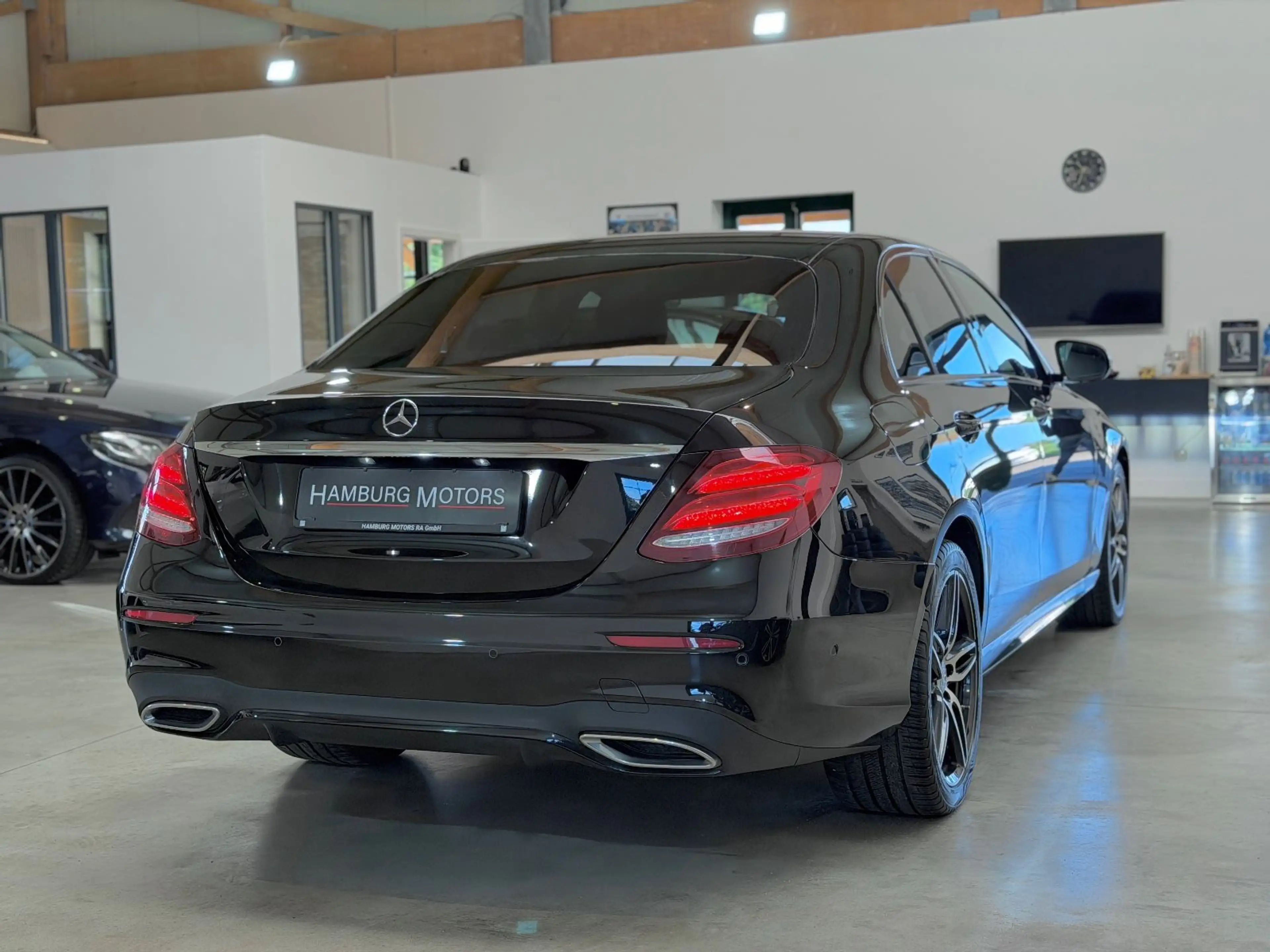 Mercedes-Benz E 220 d 4Matic 9G-Tronic AMG Line LEDER/KAMERA — photo 4