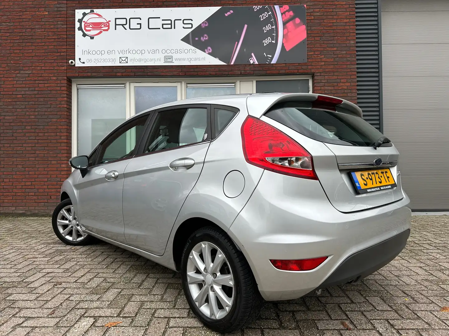 Ford Fiesta 1.25 / Navi / Carplay / Airco / LM / 5DRS / MF Stu Gris - 2