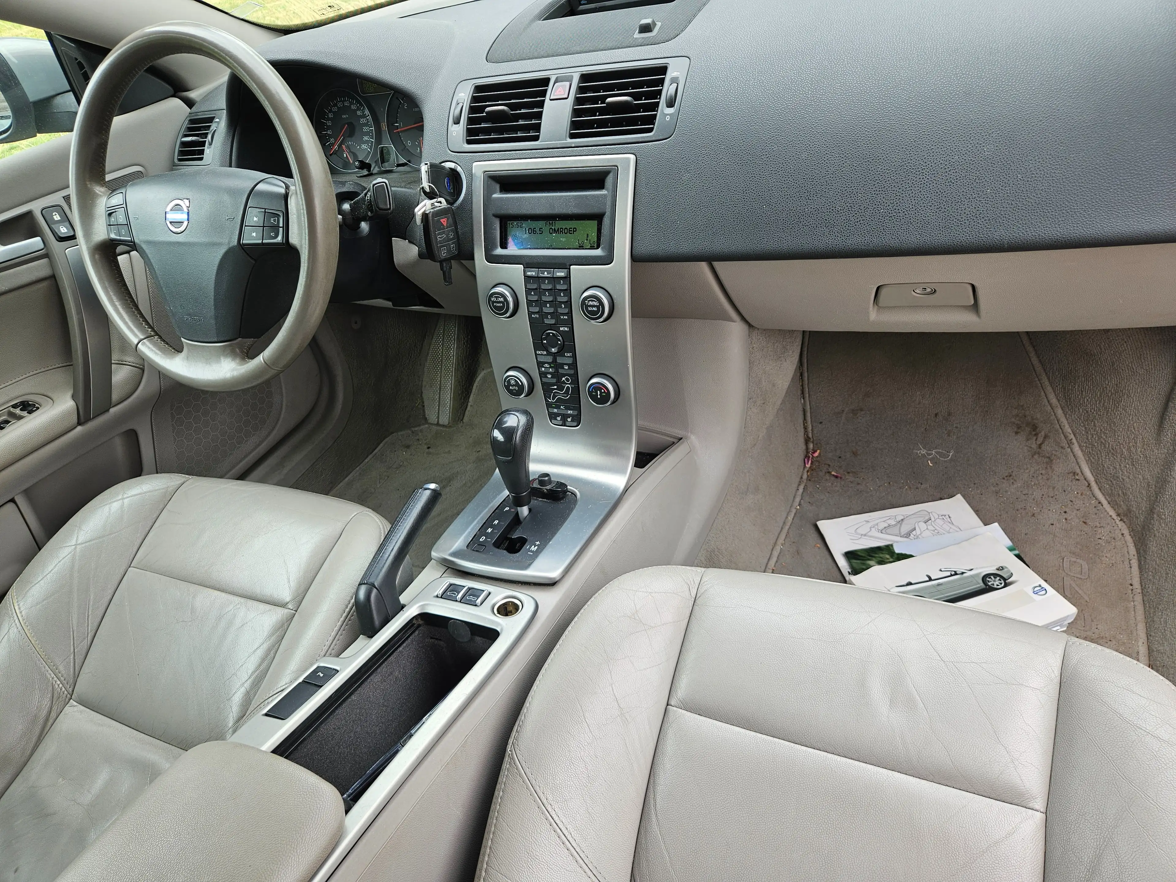 Volvo C70 Summun Leder Navi PDC — photo 9