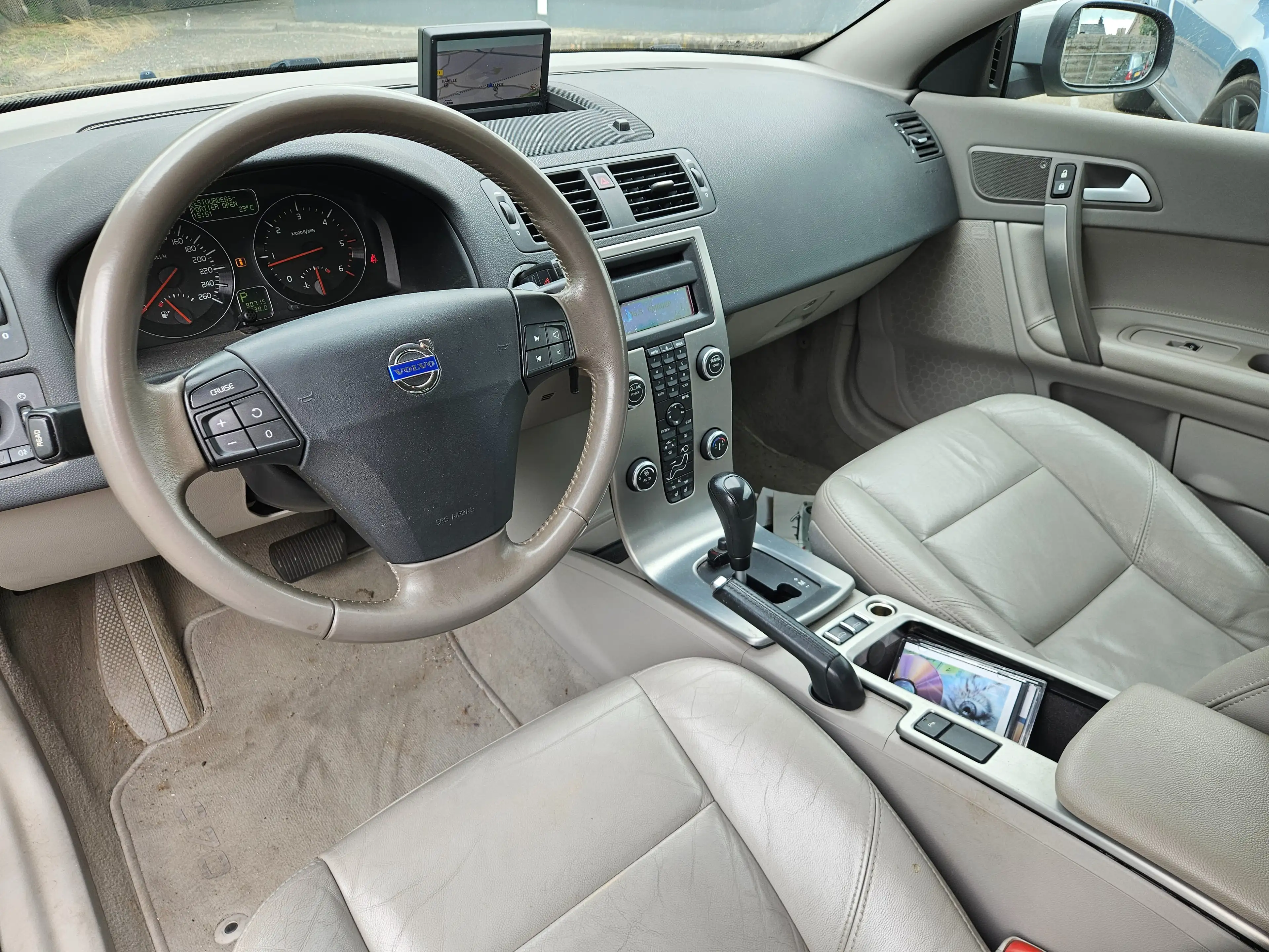 Volvo C70 Summun Leder Navi PDC — photo 11