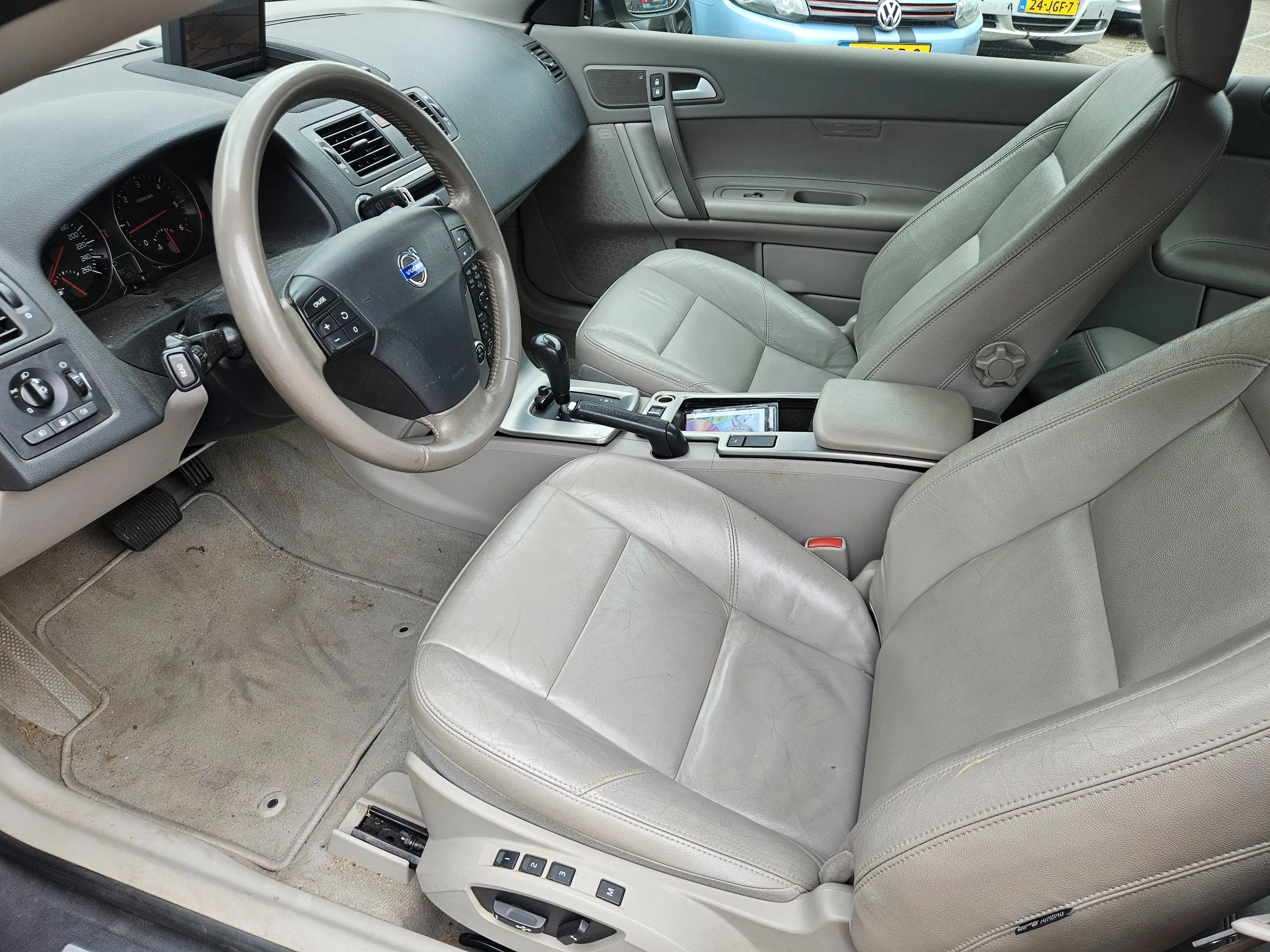 Volvo C70 Summun Leder Navi PDC — photo 12
