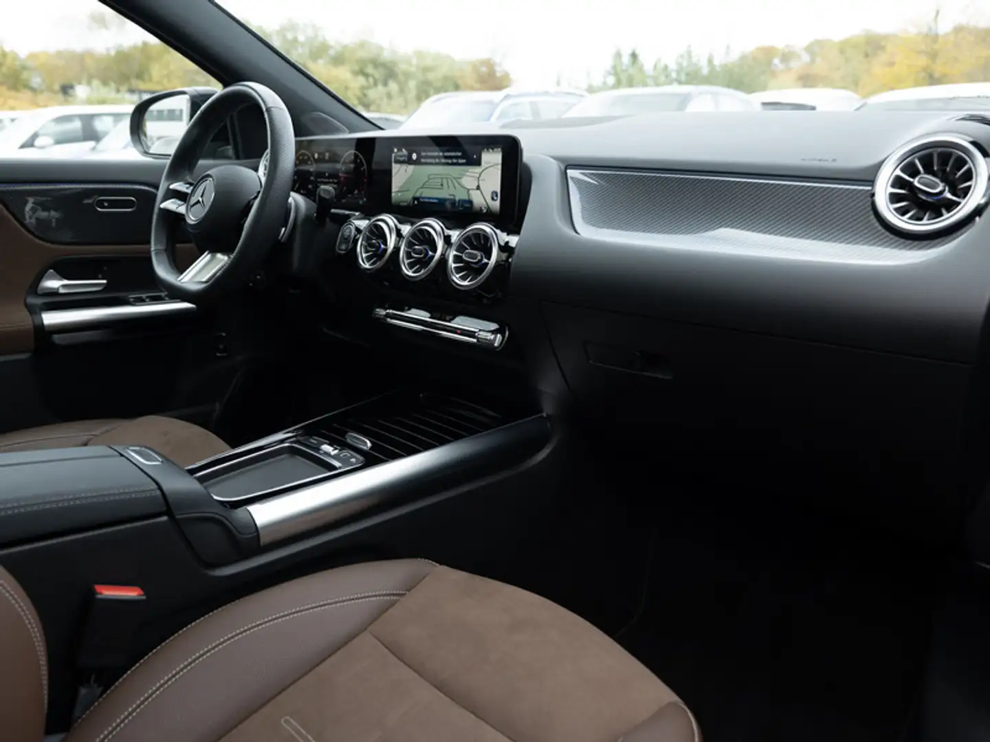 Mercedes-Benz GLA 200 AMG-Sport/MLB/360/Pano/Night/AHK/Keyl/19 Grau - 2