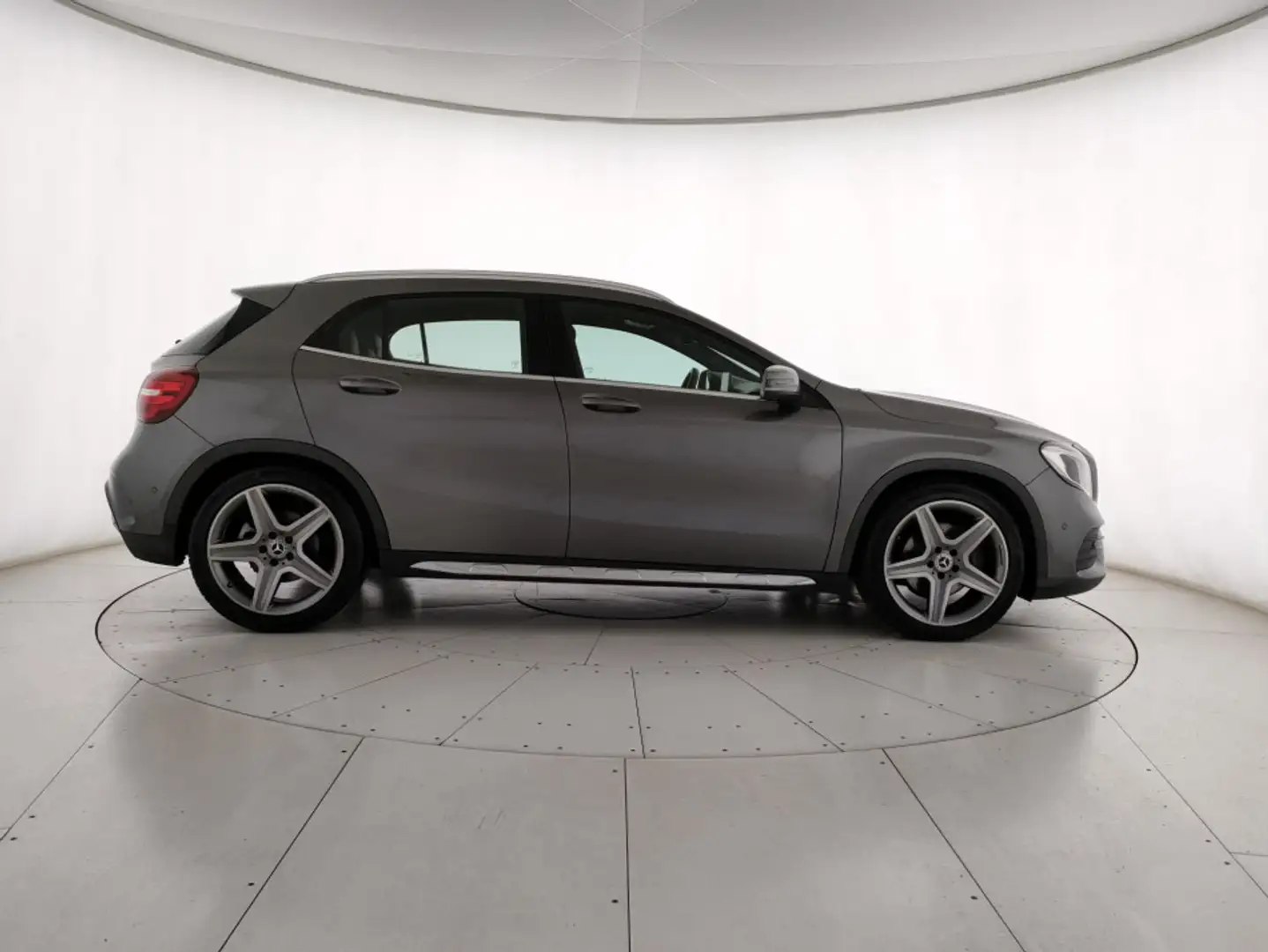 Mercedes-Benz GLA 220 GLA 220 d Premium 4matic auto Grigio - 2