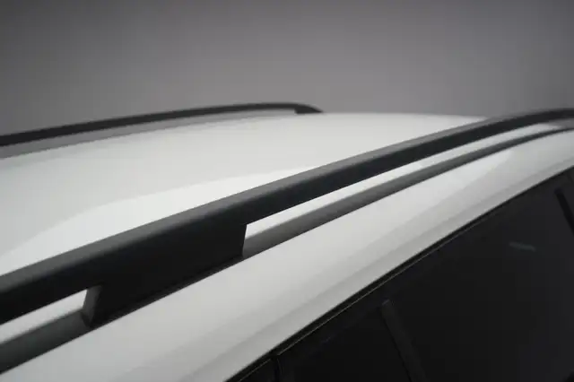 Mercedes-Benz GLB view 12