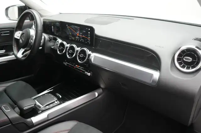 Mercedes-Benz GLB view 14