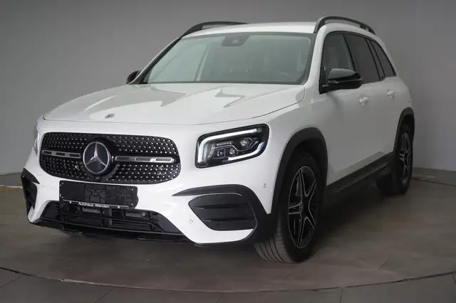 Mercedes-Benz GLB view 3