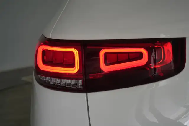 Mercedes-Benz GLB view 8