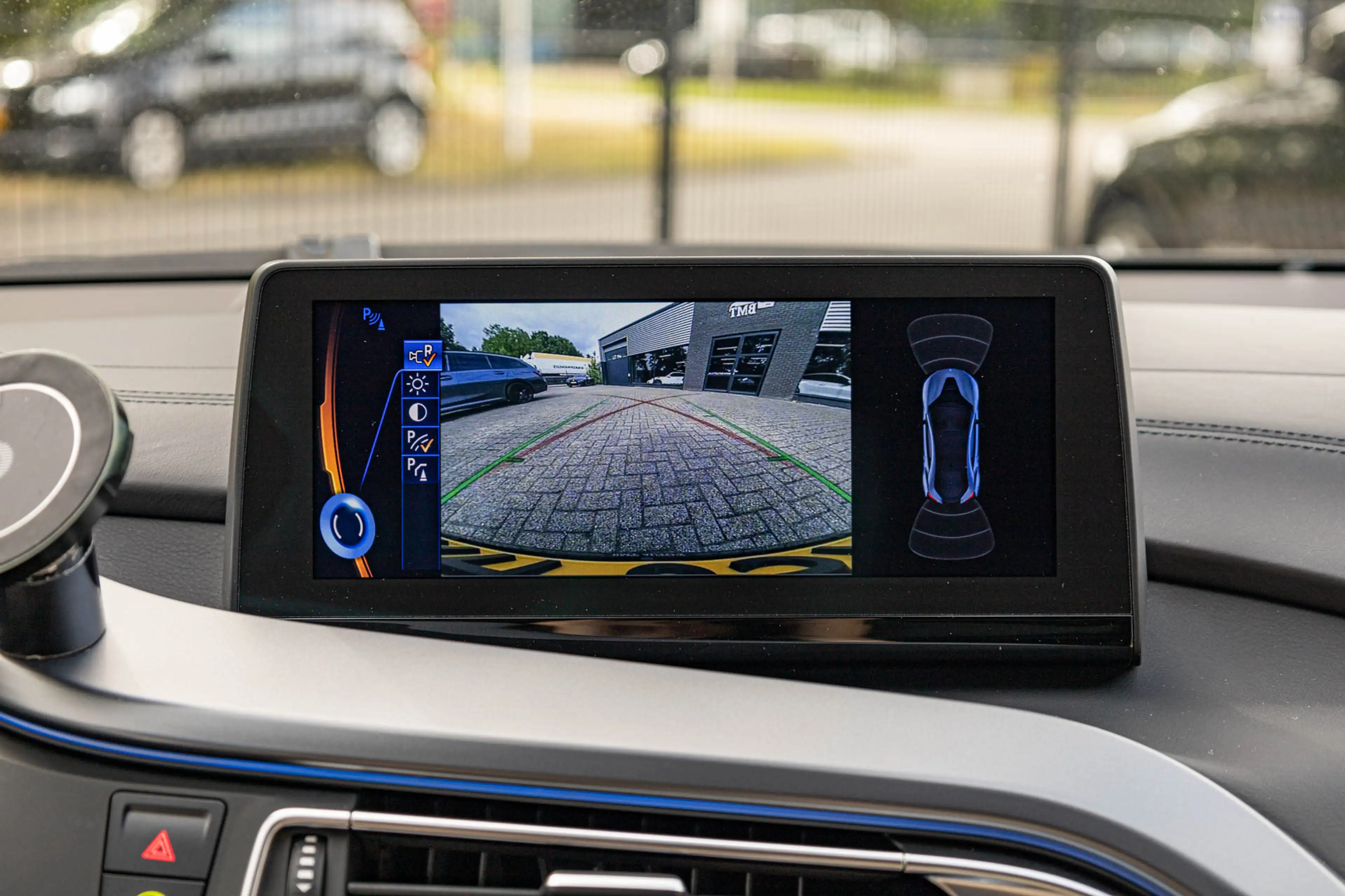 BMW i8 I12 / NAP / Head-Up / HK / 22 Inch / Keyless — photo 35