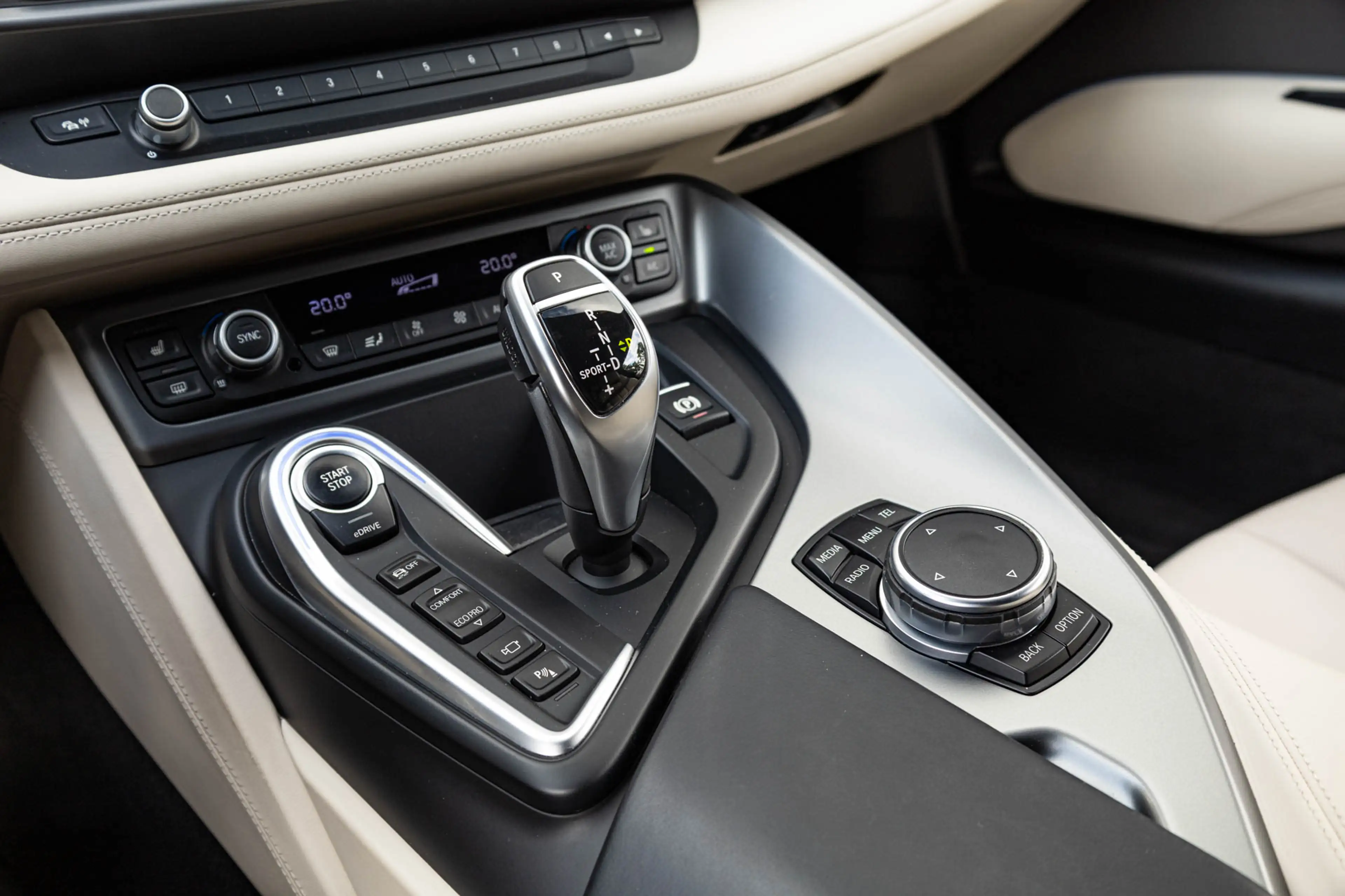 BMW i8 I12 / NAP / Head-Up / HK / 22 Inch / Keyless — photo 28