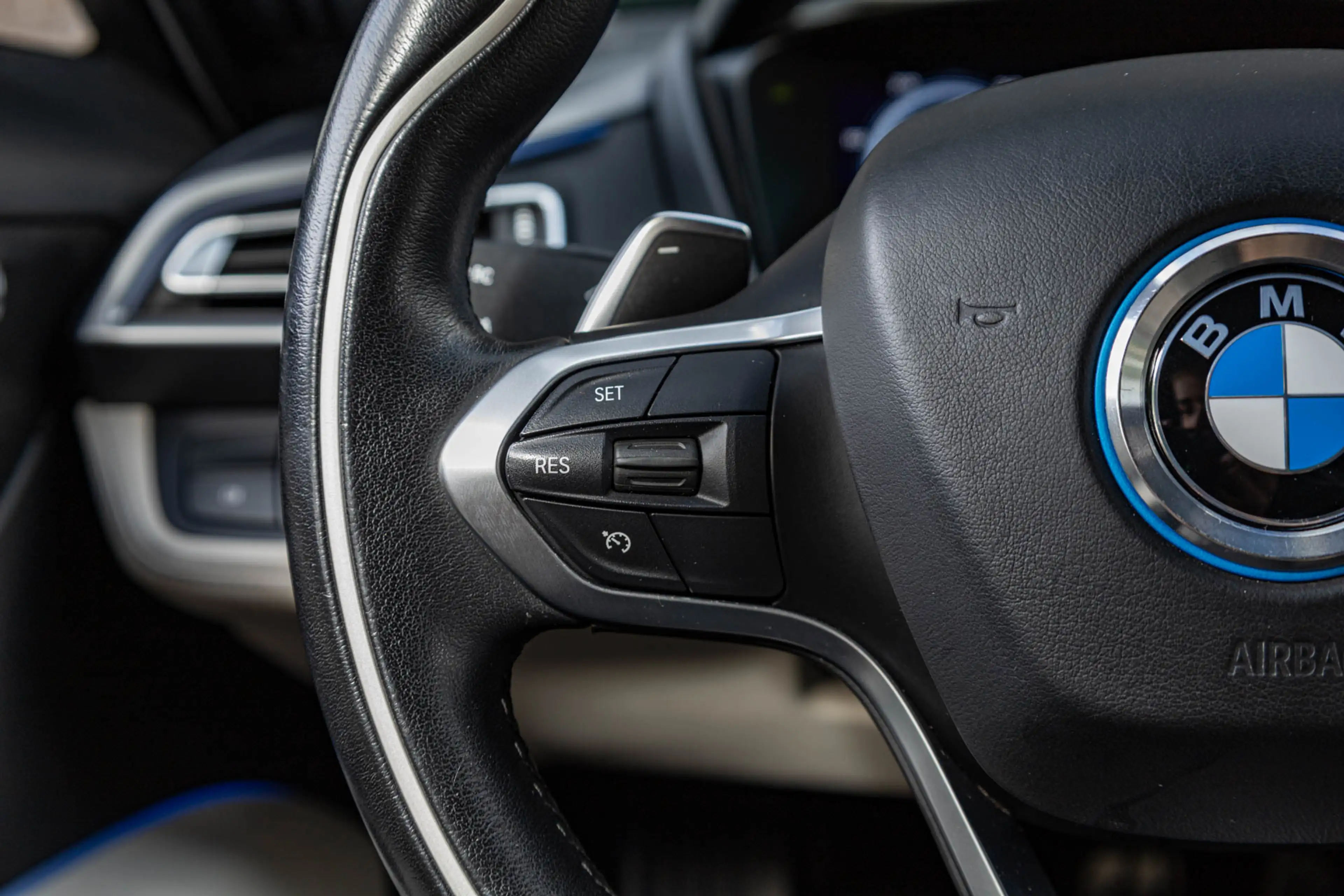 BMW i8 I12 / NAP / Head-Up / HK / 22 Inch / Keyless — photo 21