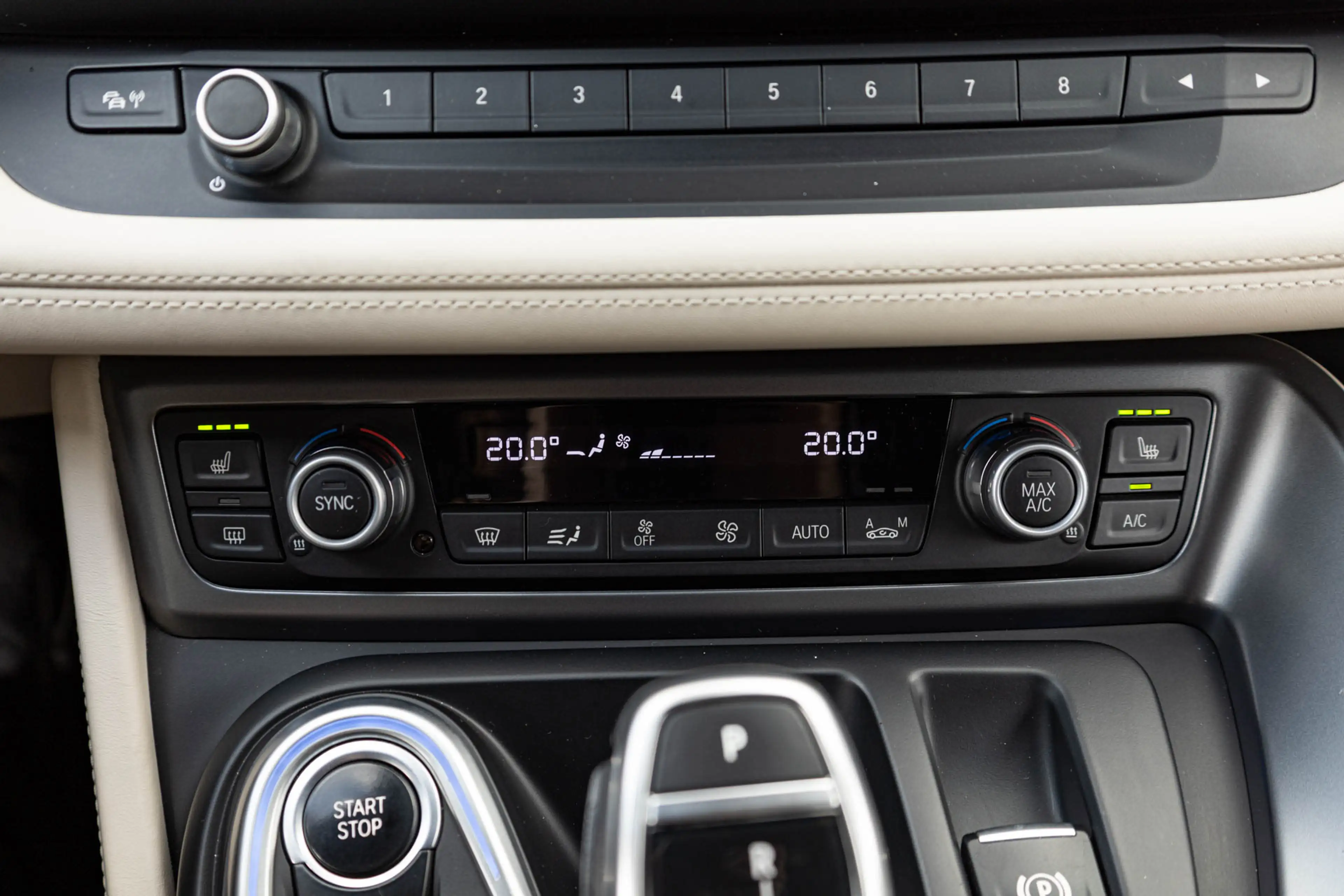 BMW i8 I12 / NAP / Head-Up / HK / 22 Inch / Keyless — photo 32