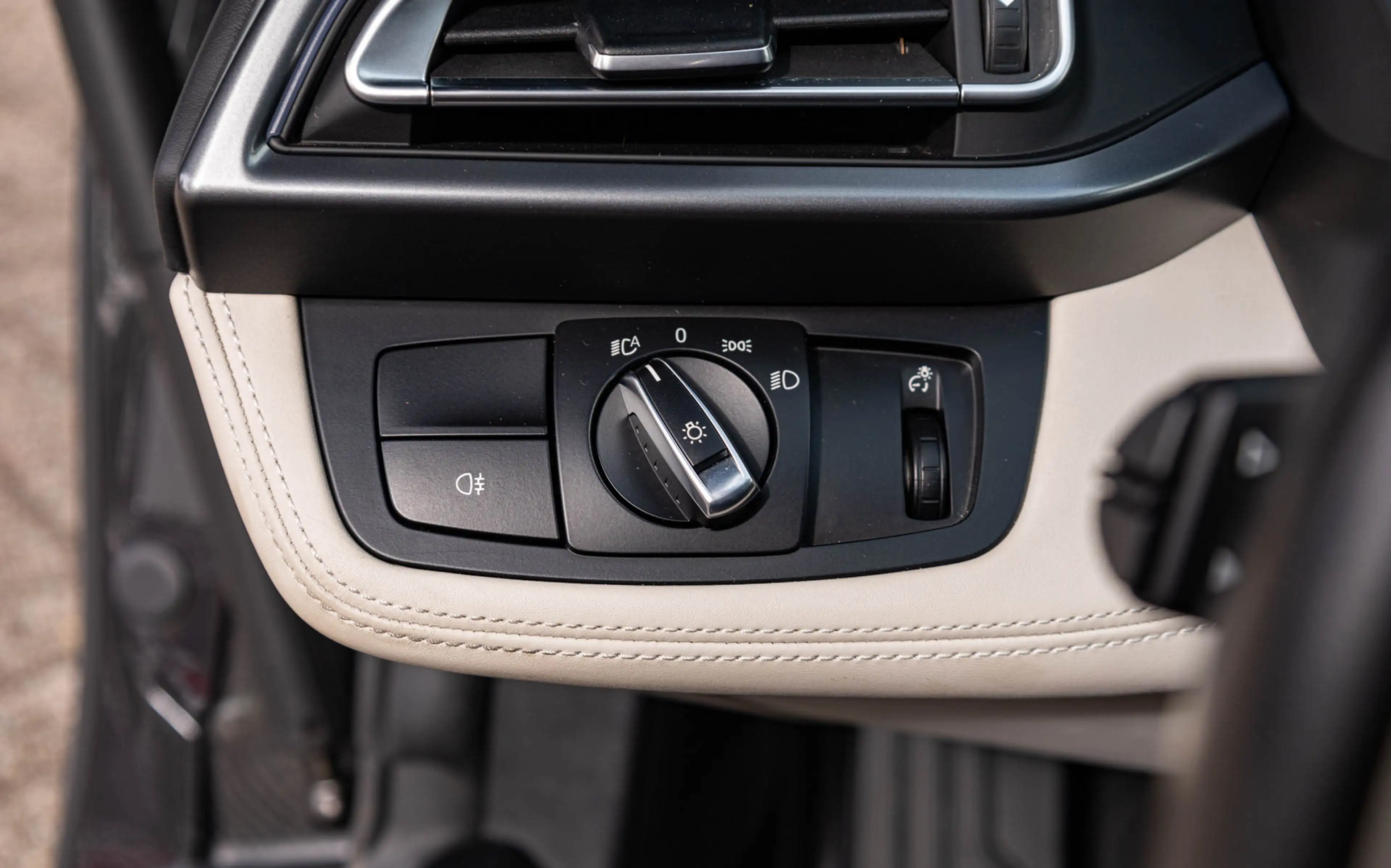 BMW i8 I12 / NAP / Head-Up / HK / 22 Inch / Keyless — photo 25