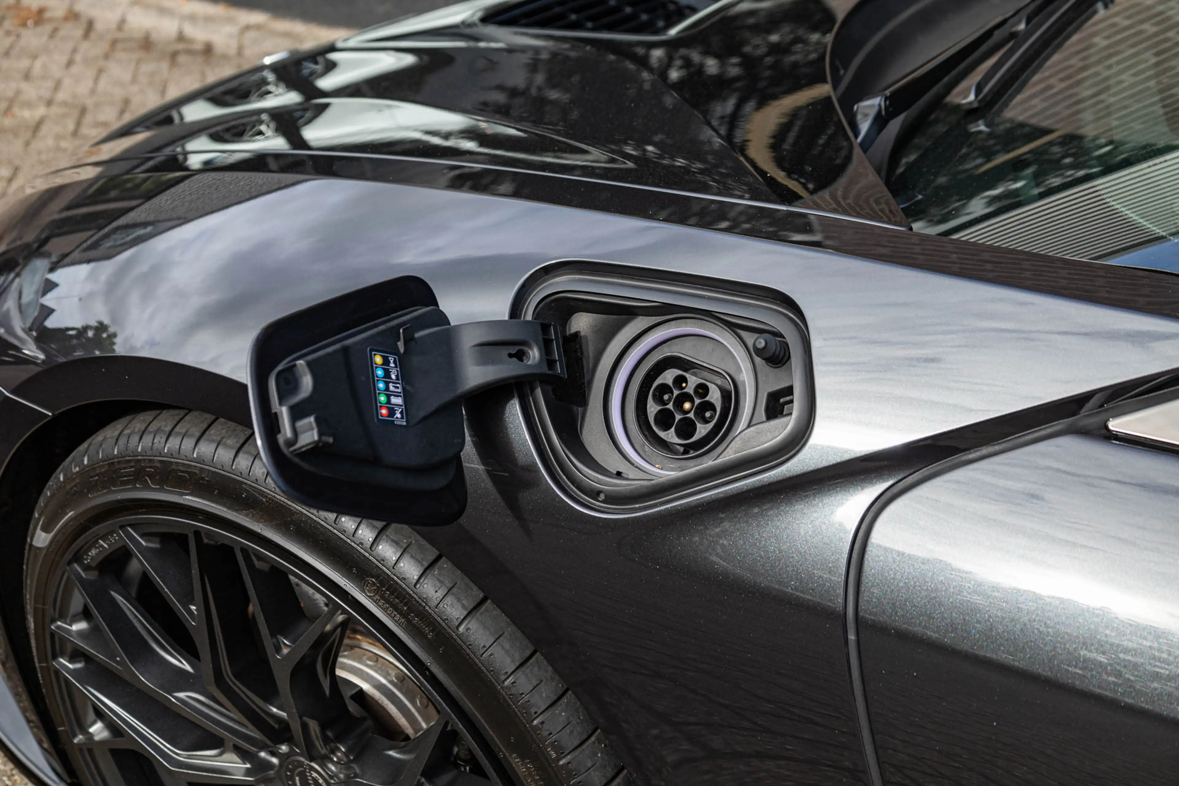 BMW i8 I12 / NAP / Head-Up / HK / 22 Inch / Keyless — photo 11