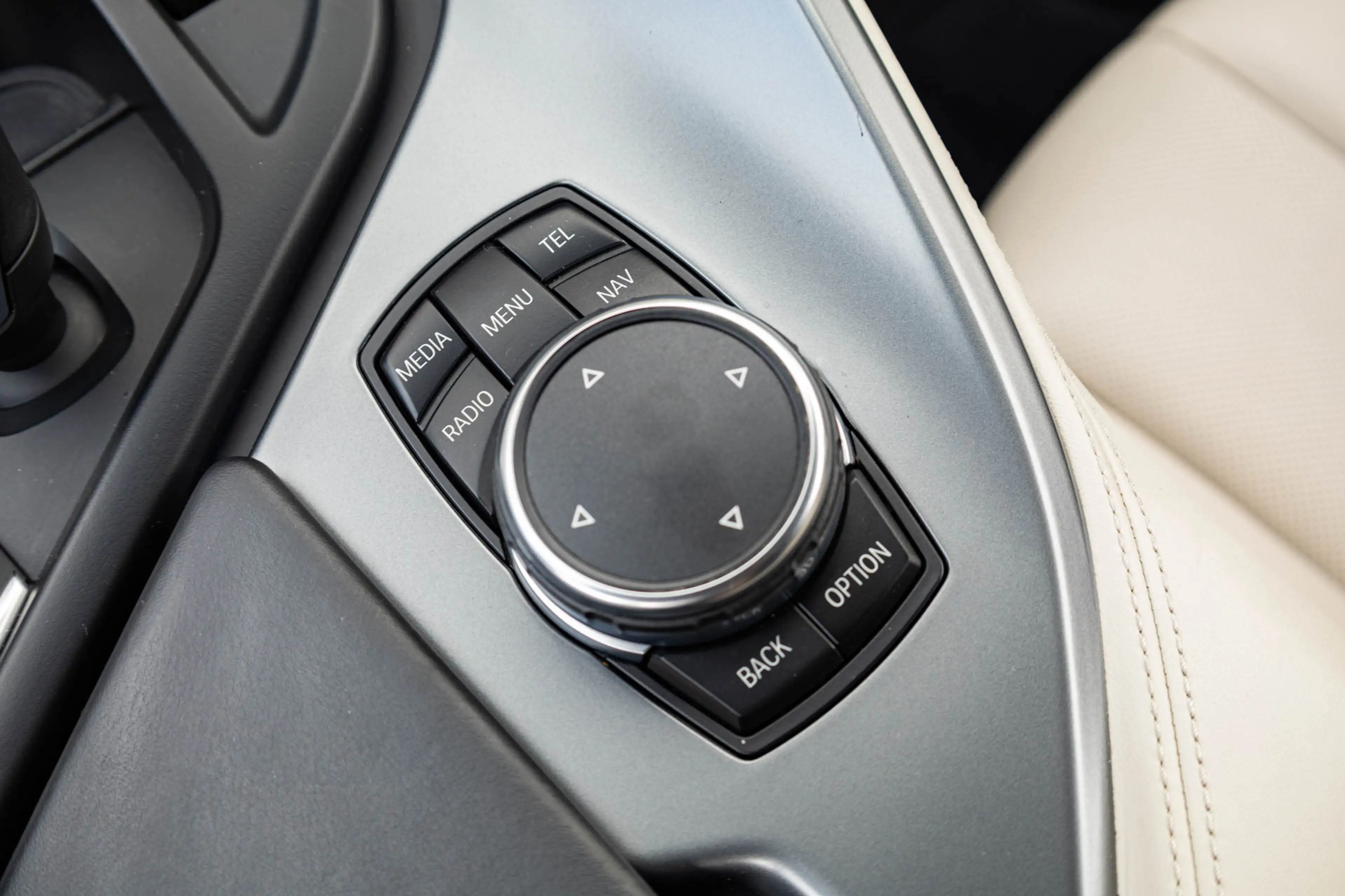 BMW i8 I12 / NAP / Head-Up / HK / 22 Inch / Keyless — photo 29