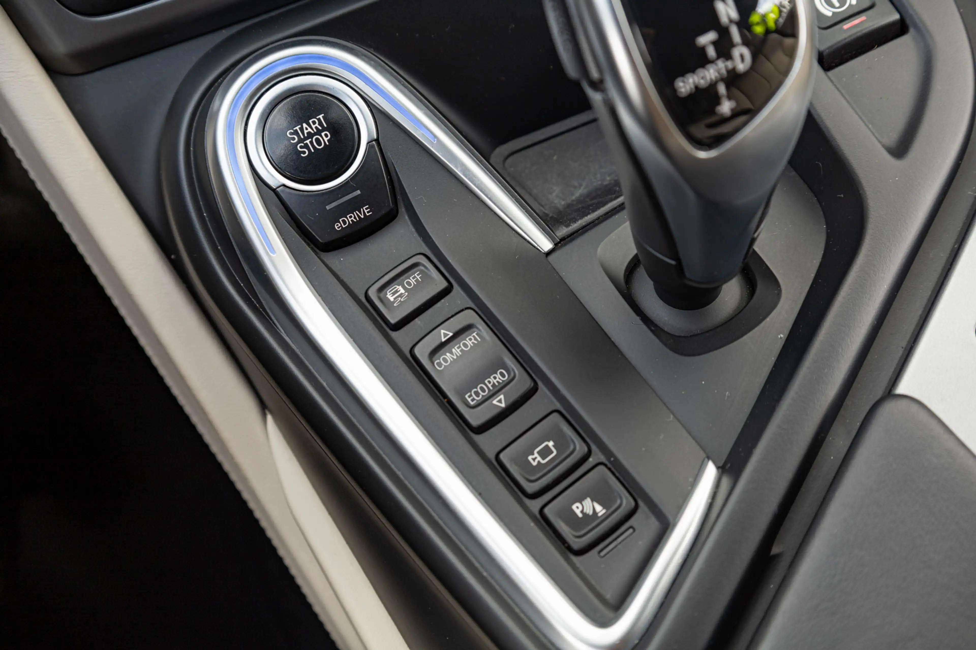 BMW i8 I12 / NAP / Head-Up / HK / 22 Inch / Keyless — photo 30