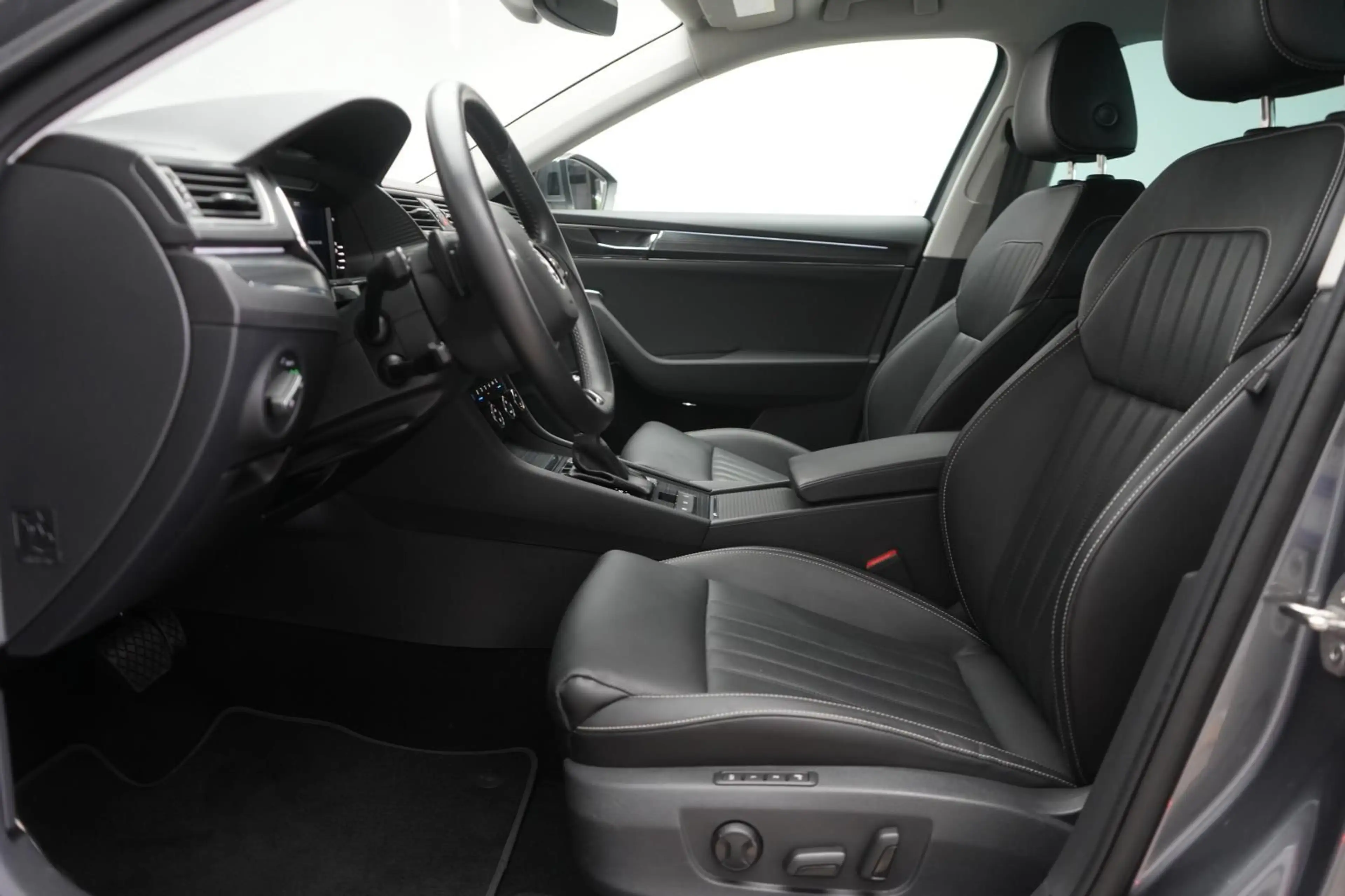 Skoda Superb 2.0 TDI 4x4 DSG Style Leder/ACC/Kamera/AH — photo 9