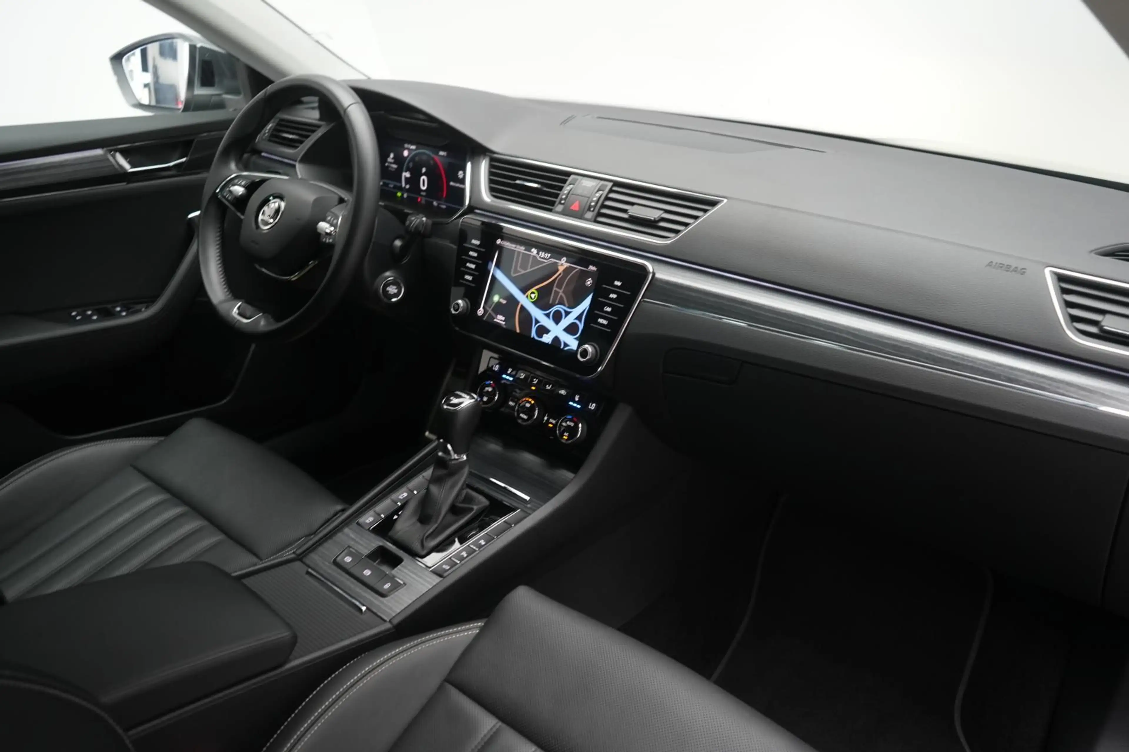 Skoda Superb 2.0 TDI 4x4 DSG Style Leder/ACC/Kamera/AH — photo 7