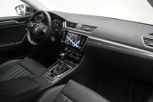 Skoda Superb view 7