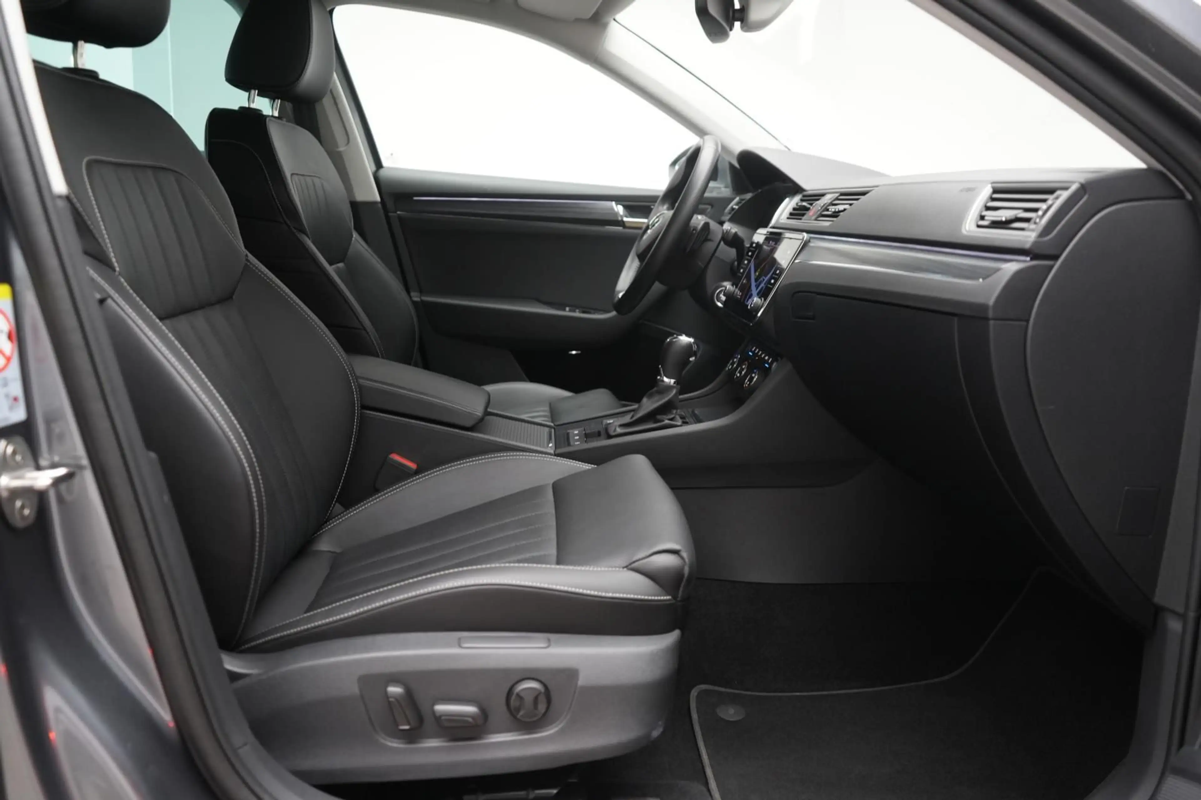 Skoda Superb 2.0 TDI 4x4 DSG Style Leder/ACC/Kamera/AH — photo 6