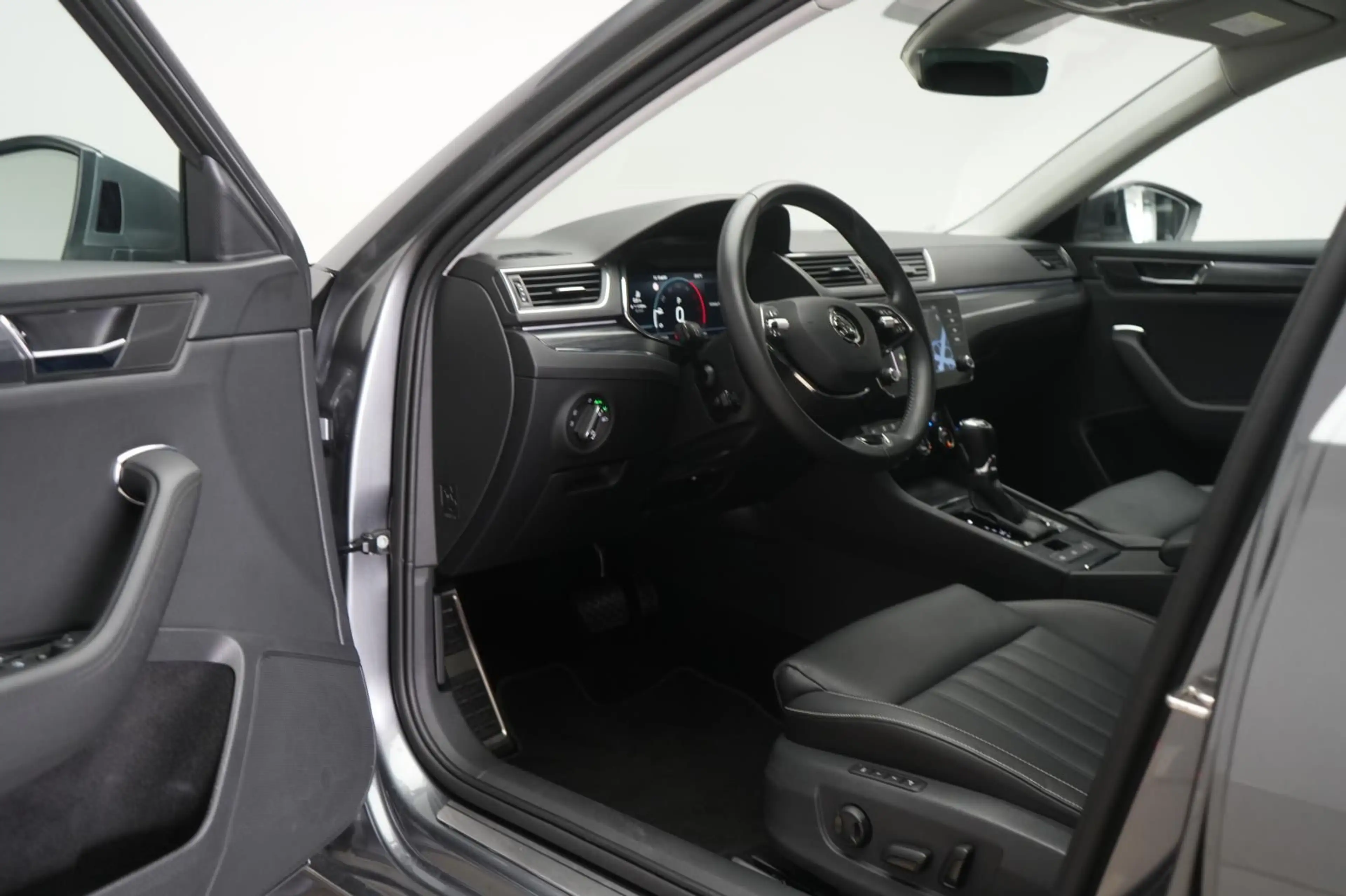 Skoda Superb 2.0 TDI 4x4 DSG Style Leder/ACC/Kamera/AH — photo 10