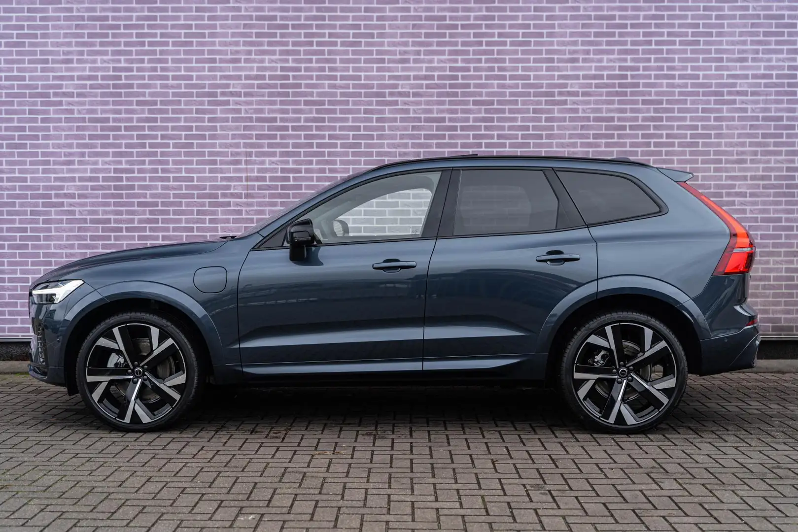 Volvo XC60 2.0 T6 Plug-in hybrid AWD Plus Black Edition | Pan Blu/Azzurro - 2