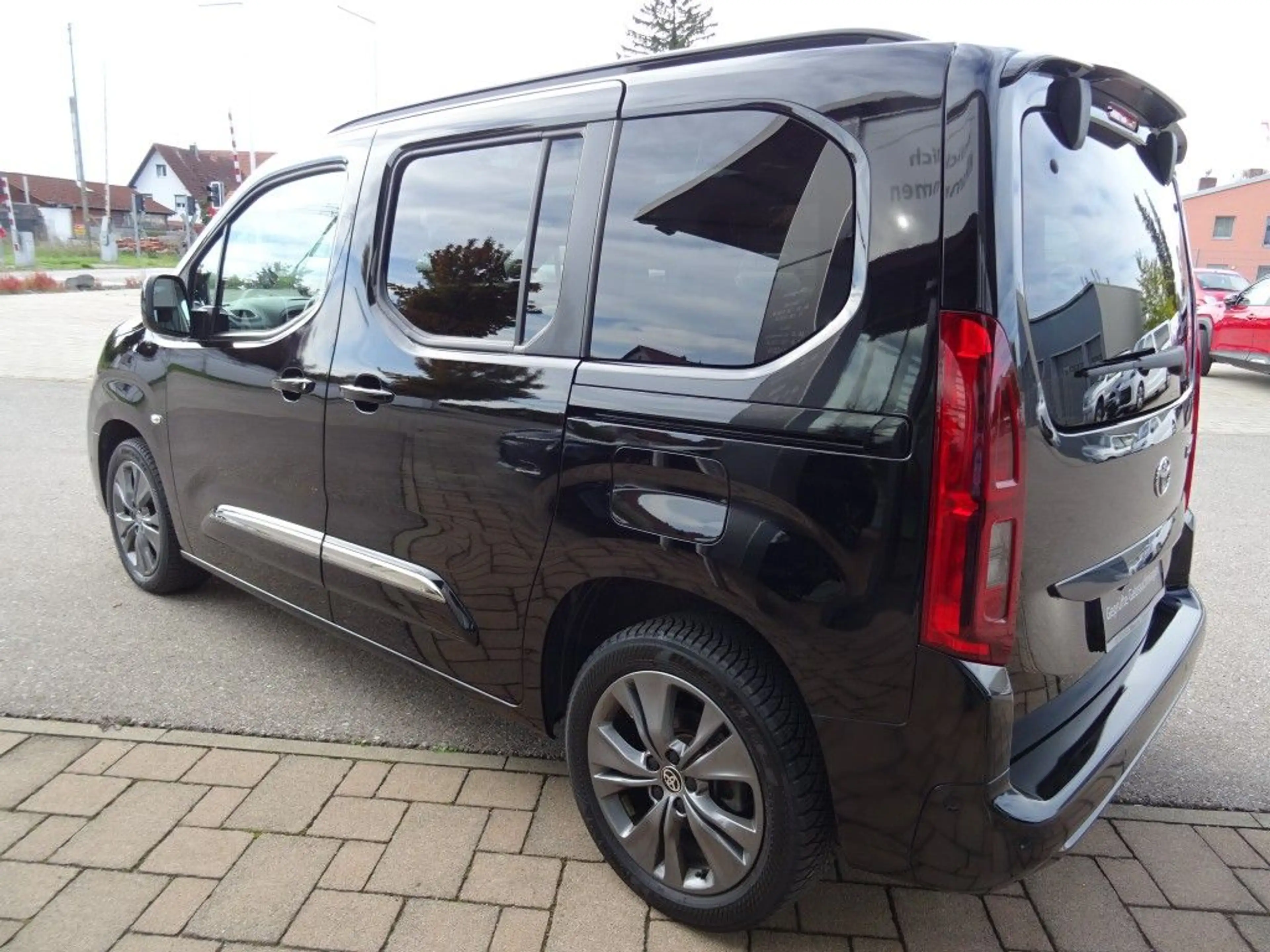 Toyota Proace City Verso 1.5 D-4D L1 Aut Lounge — photo 5