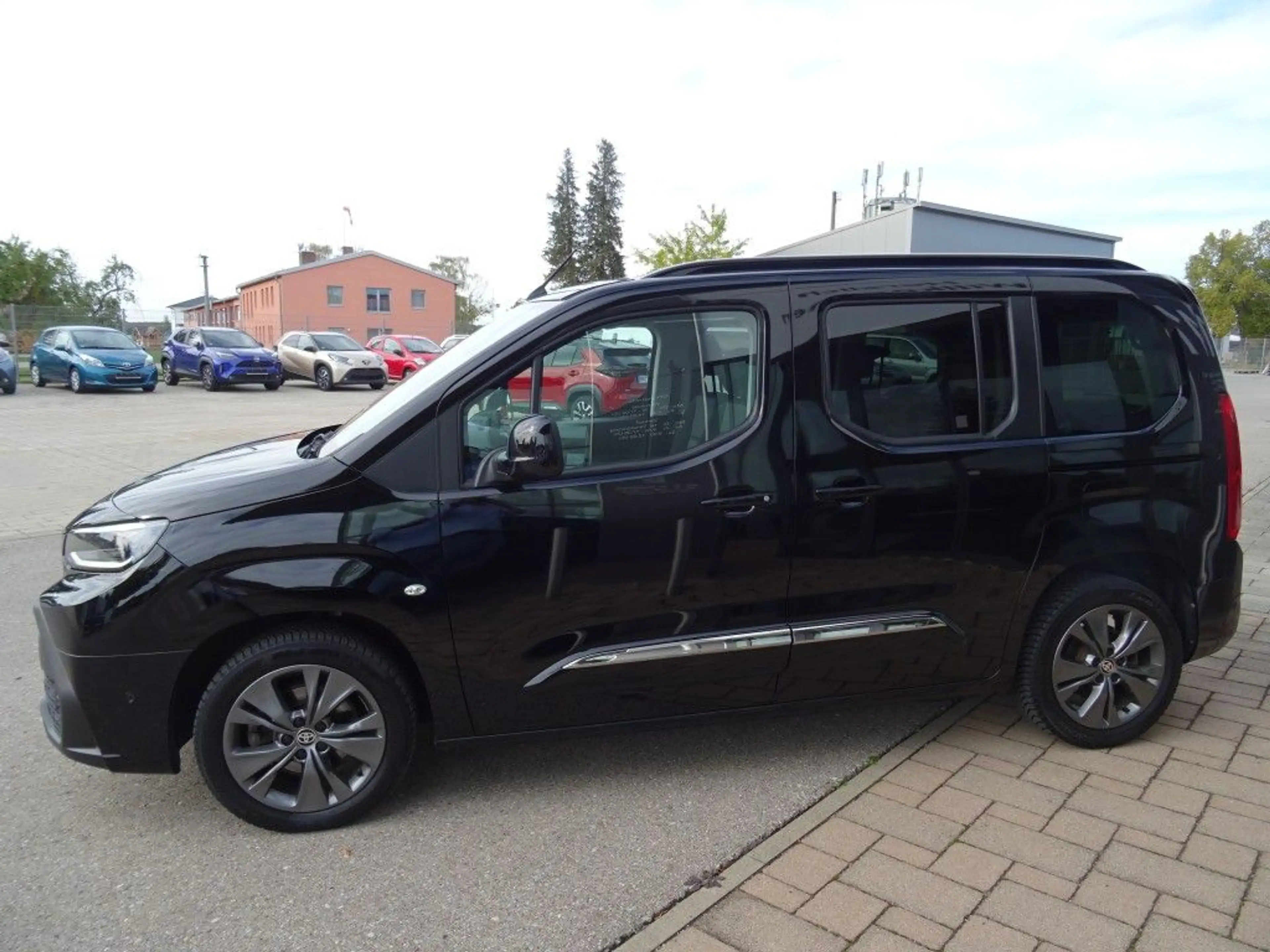 Toyota Proace City Verso 1.5 D-4D L1 Aut Lounge — photo 4