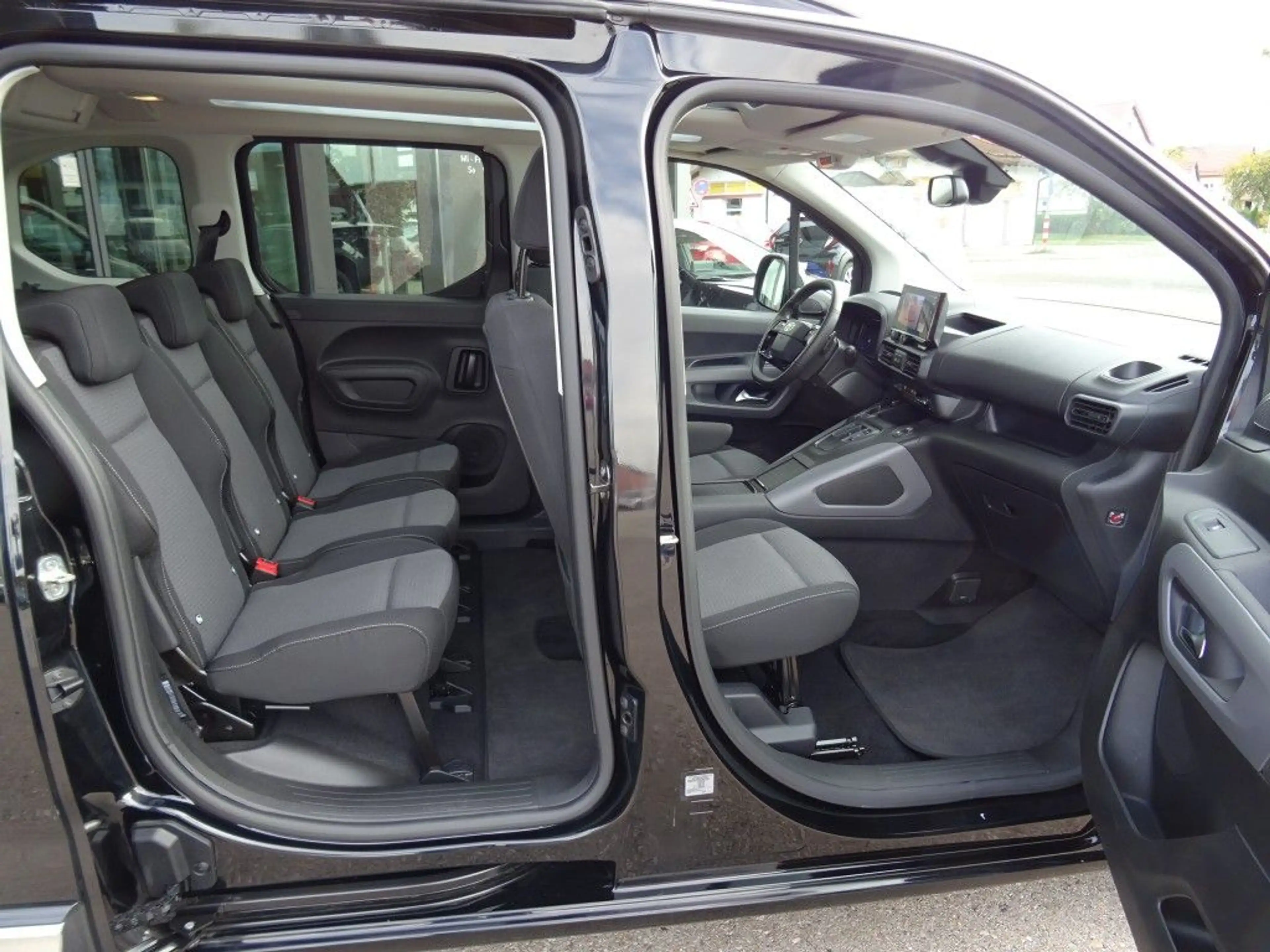 Toyota Proace City Verso 1.5 D-4D L1 Aut Lounge — photo 9