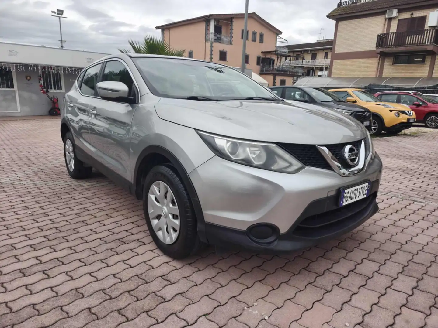 Nissan Qashqai 1.2 DIG-T euro 6b Grau - 1