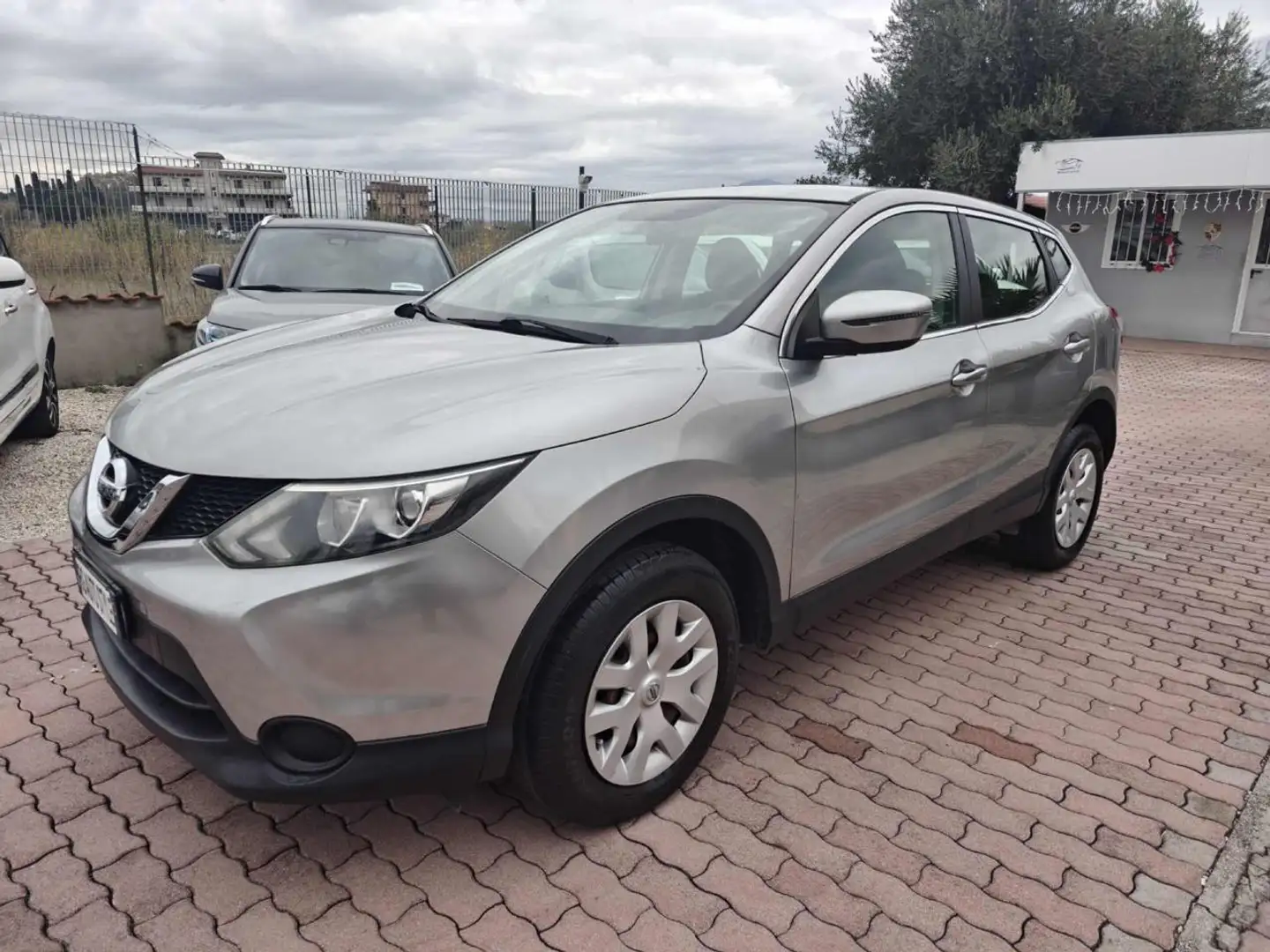 Nissan Qashqai 1.2 DIG-T euro 6b Grau - 2
