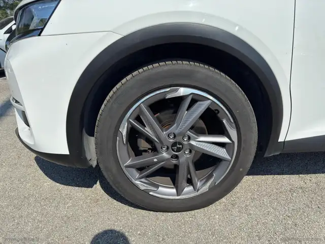 DS Automobiles DS 7 Crossback view 4