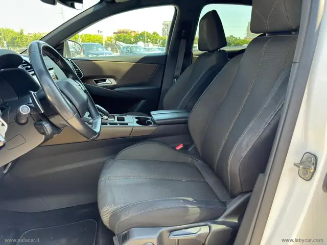 DS Automobiles DS 7 Crossback view 13