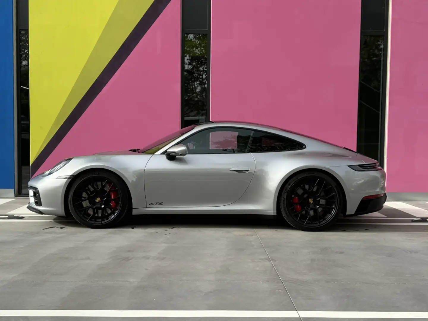 Porsche 992 Carrera 4 GTS Coupé PDK Plateado - 2