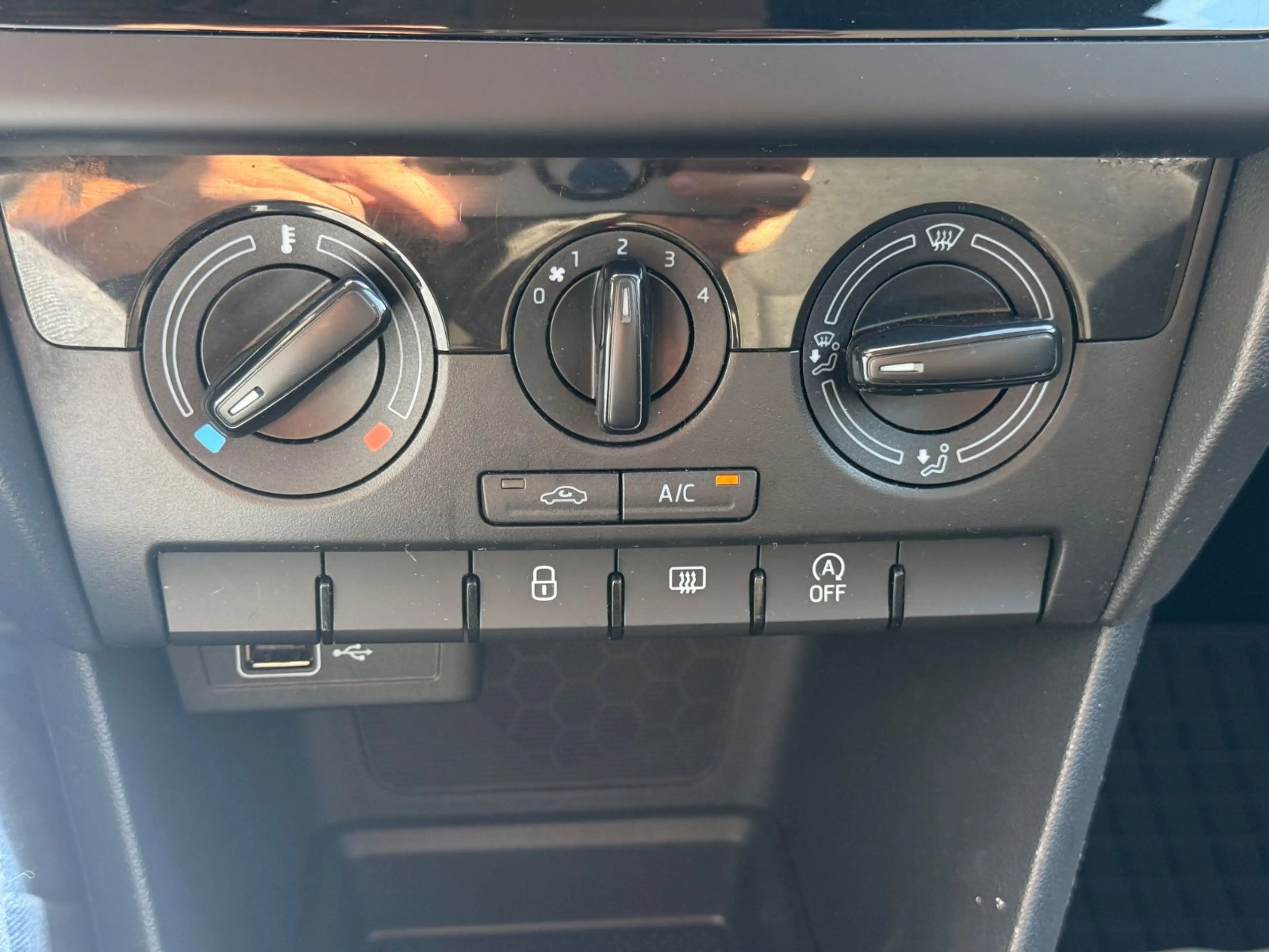 Skoda Rapid/Spaceback Spaceback Cool Edition — photo 16