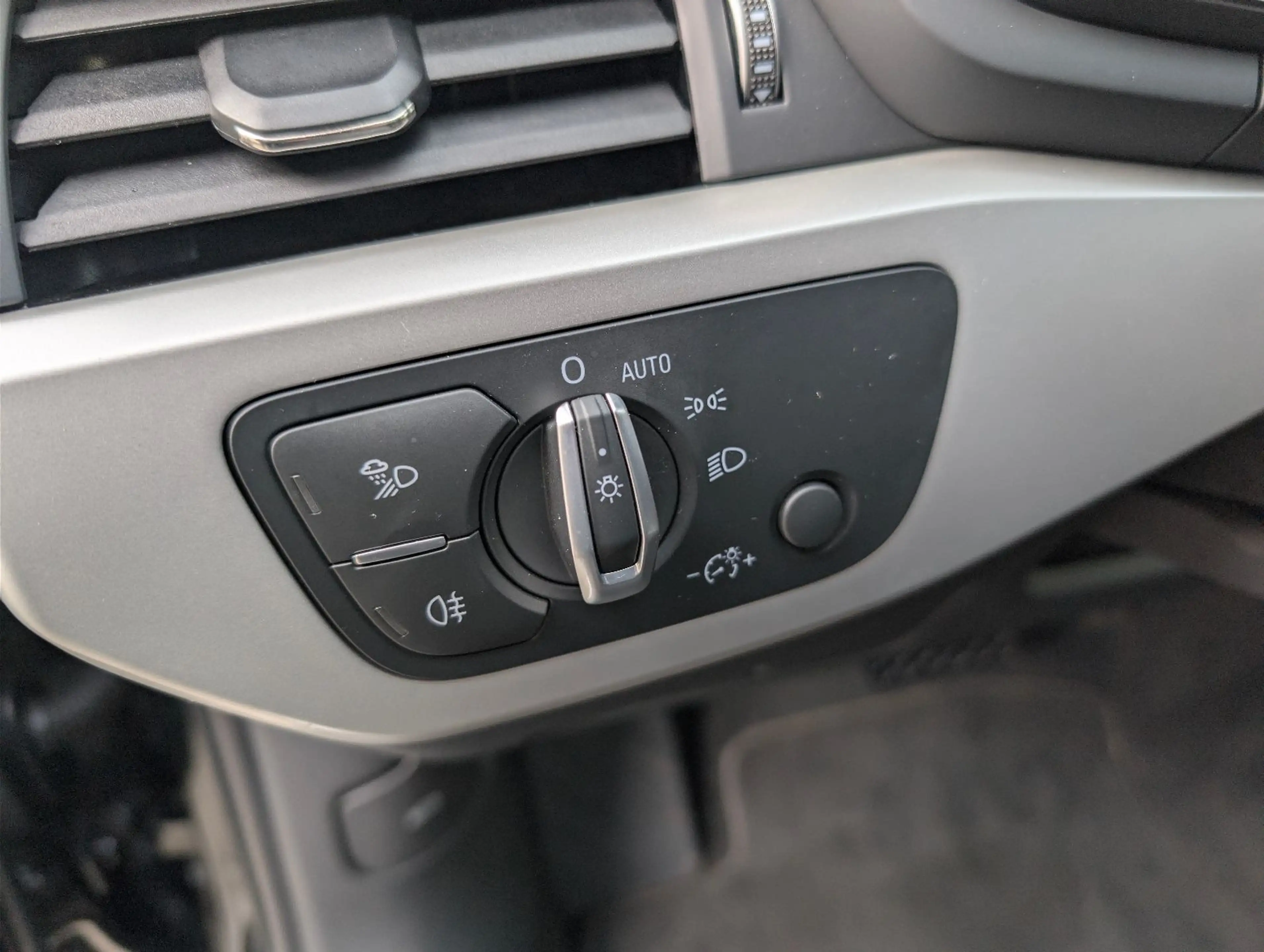 Audi A4 Avant 40 TFSI quattro advanced — photo 15