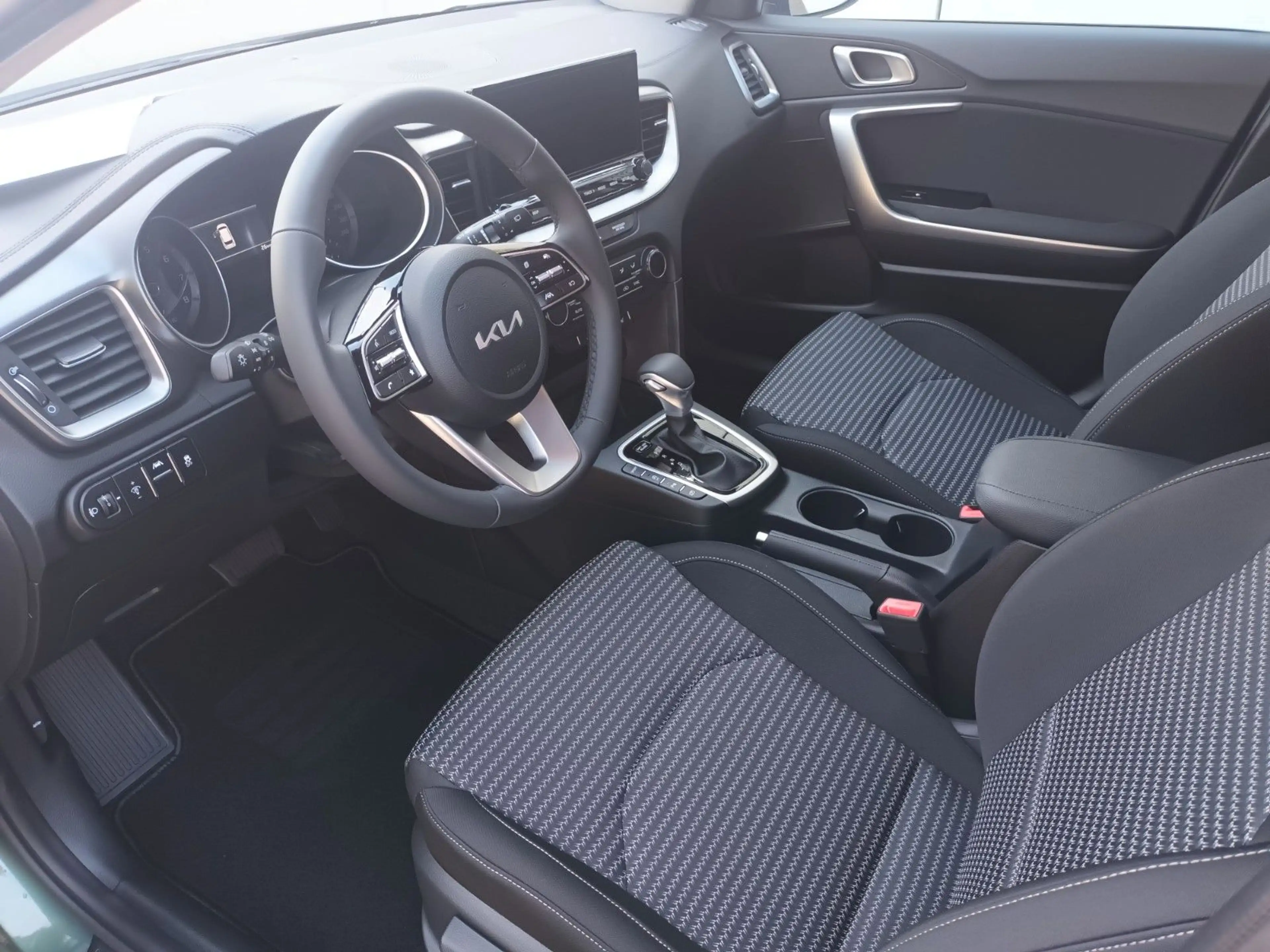 Kia Ceed SW / cee'd SW CEED SPORTWAGON 1.5T-GDI TOP BUSINESS DCT7 NAVI! — photo 3