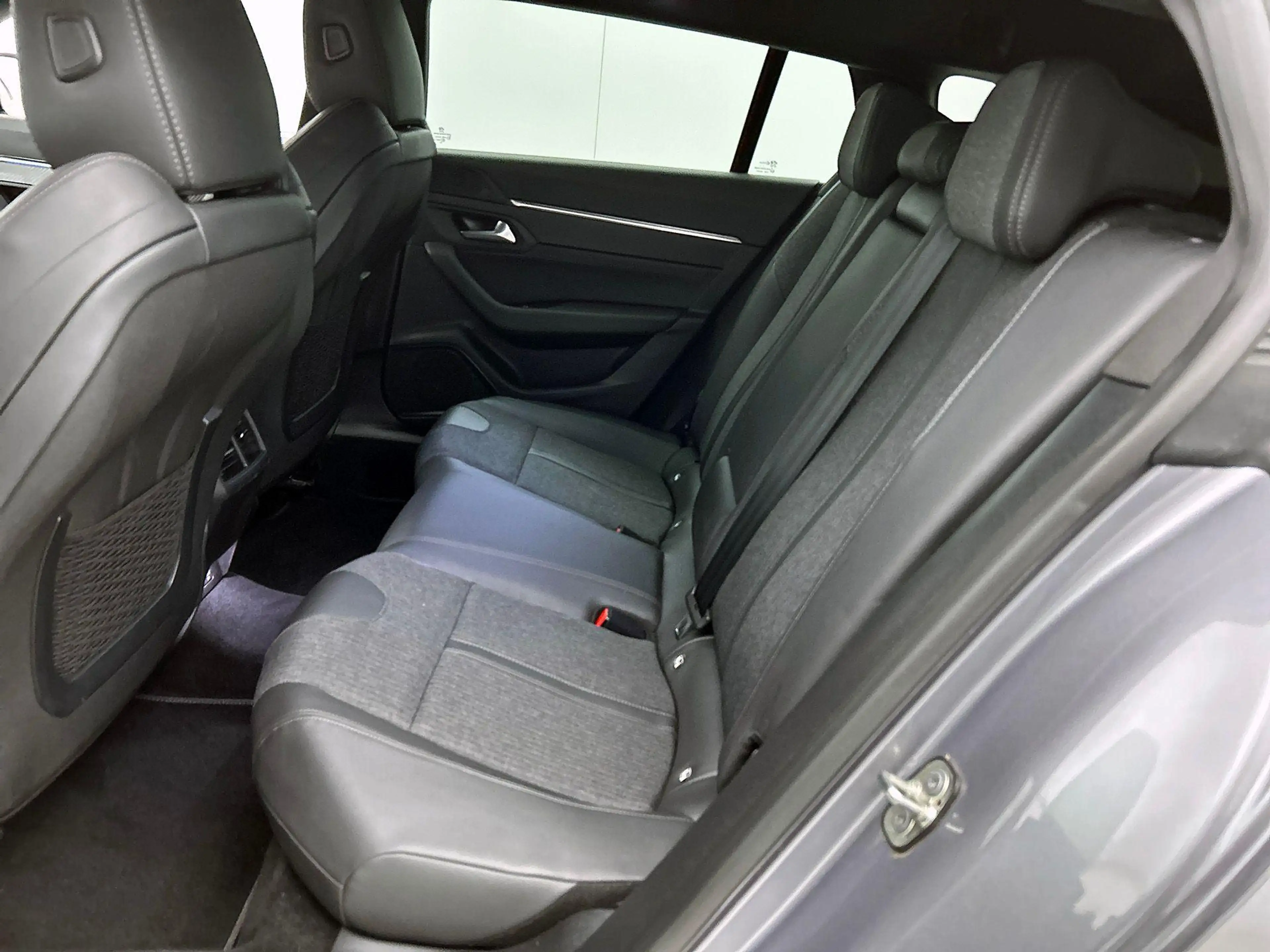 Peugeot 508 SW 1.6 HYbrid 225 Allure CAMERA | NAVI & CARPLAY | — photo 29