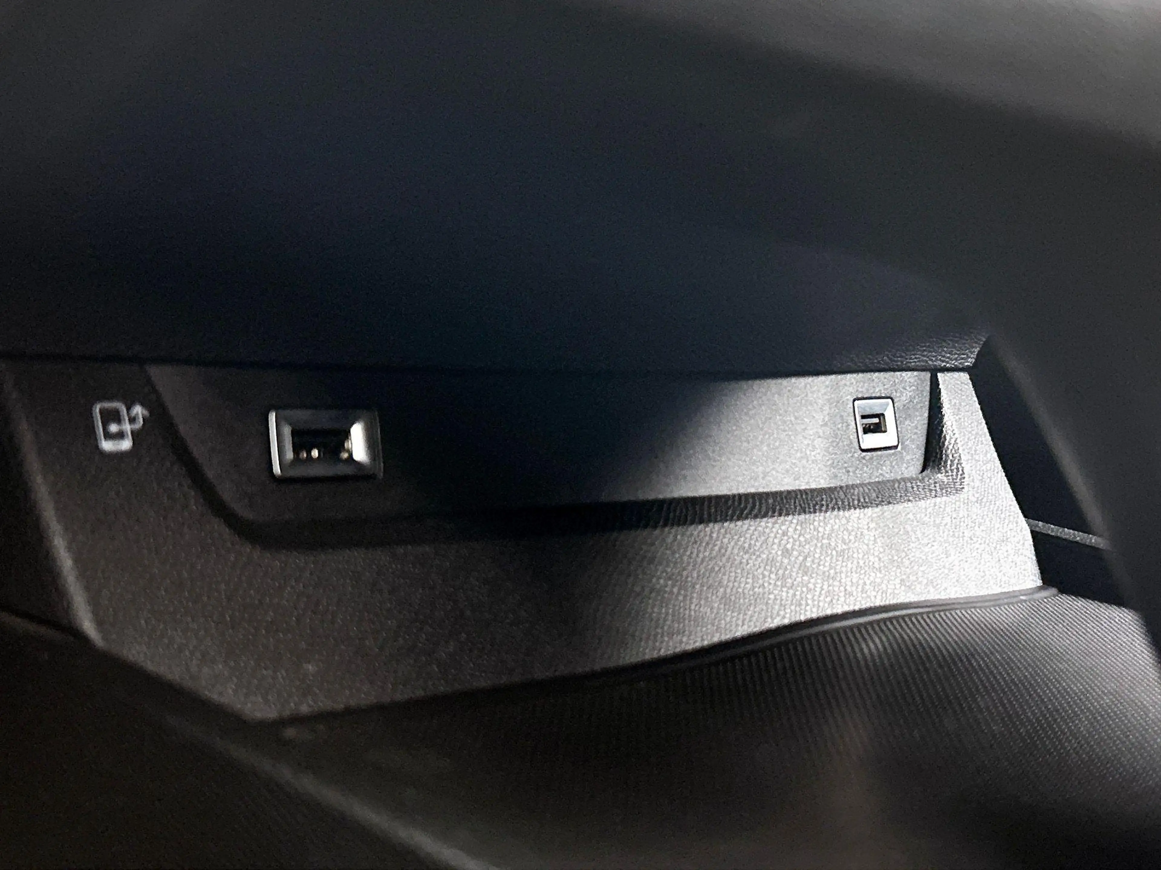 Peugeot 508 SW 1.6 HYbrid 225 Allure CAMERA | NAVI & CARPLAY | — photo 39