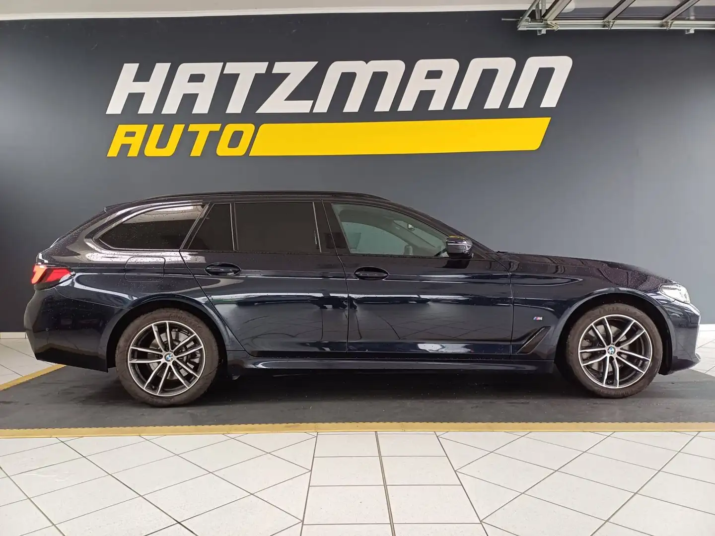 BMW 520 d Touring Mild Hybrid, xDrive M Sport Zwart - 2