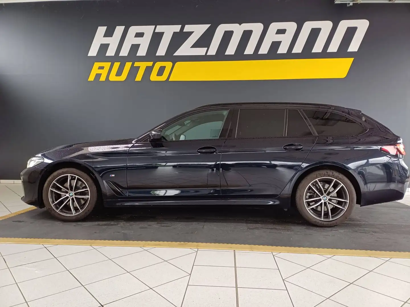 BMW 520 d Touring Mild Hybrid, xDrive M Sport Zwart - 1