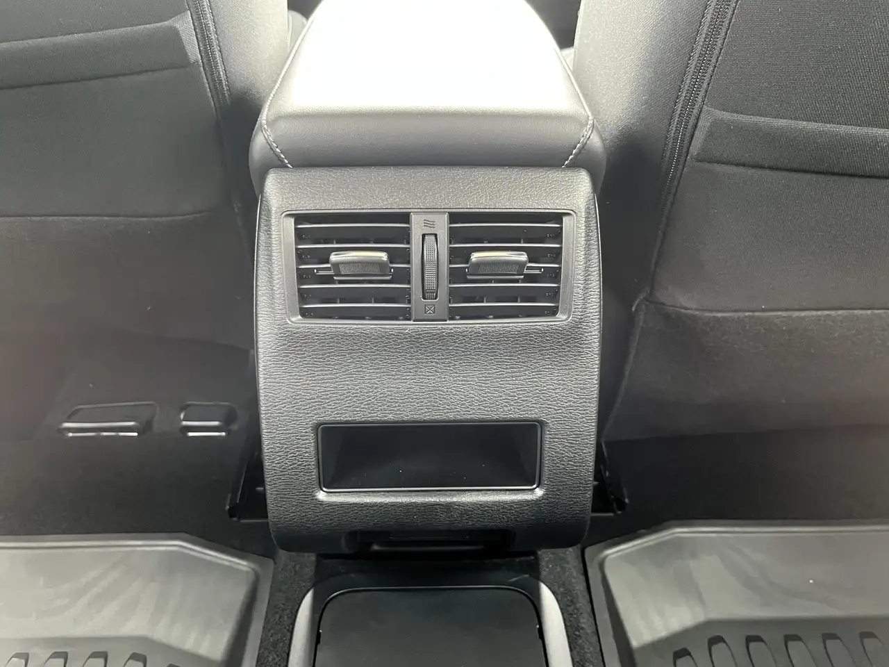 Mitsubishi Outlander снимка Mitsubishi Outlander
