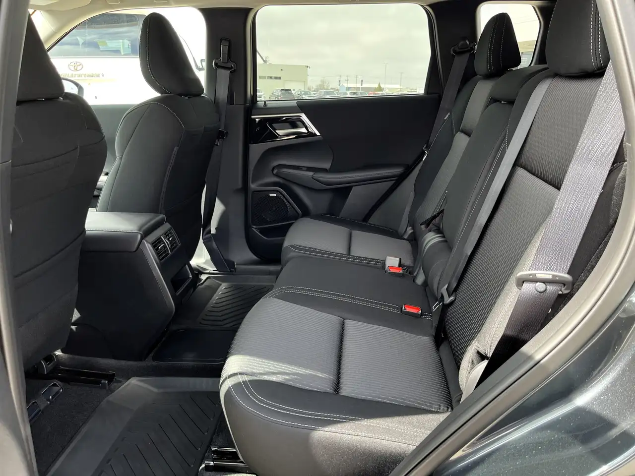 Mitsubishi Outlander снимка Mitsubishi Outlander