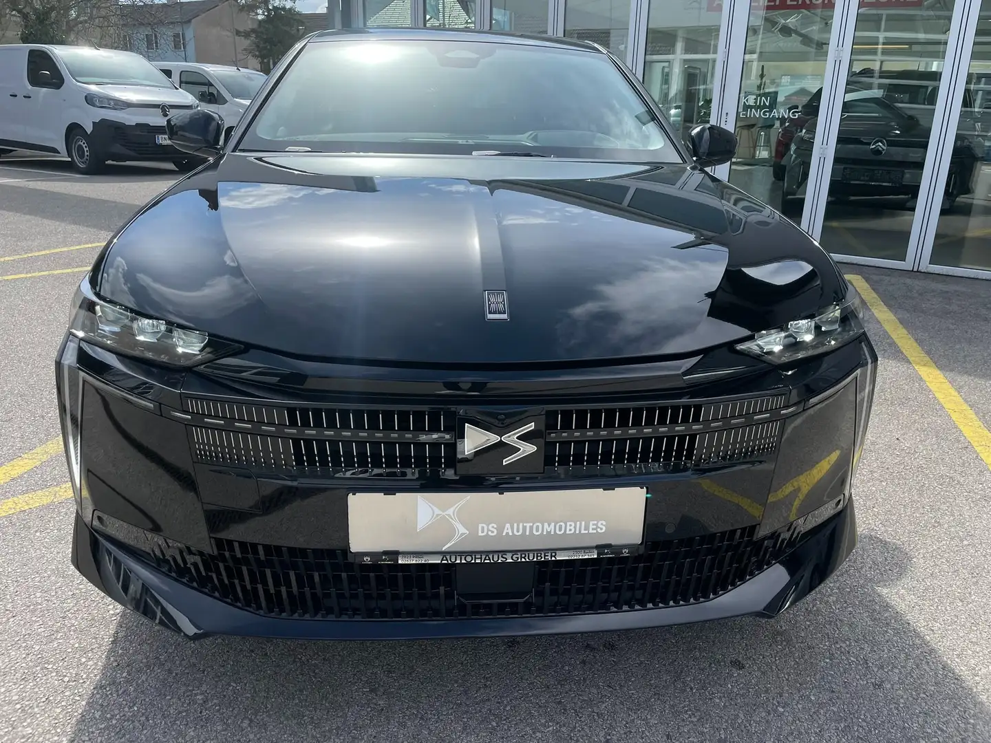 DS Automobiles N°4 Etoile Alcantara Hybrid 145 Schwarz - 2