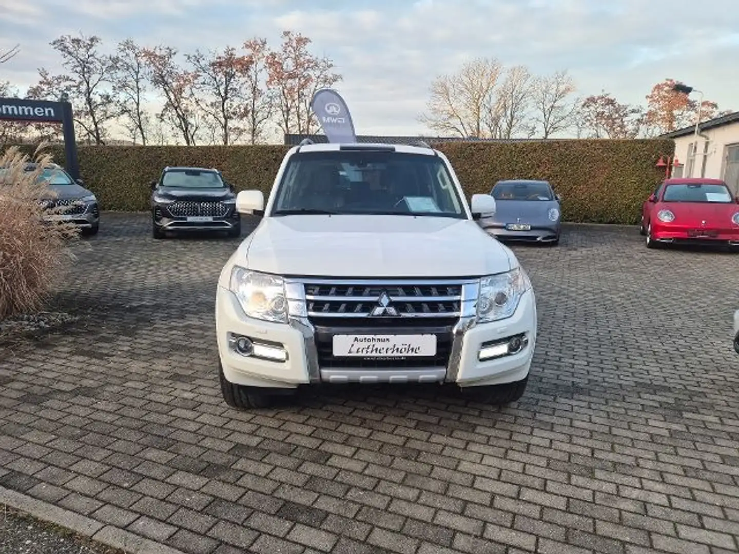 Mitsubishi Pajero 5-Türer Edition 100 3.2 DI-D 4WD AT Weiß - 2