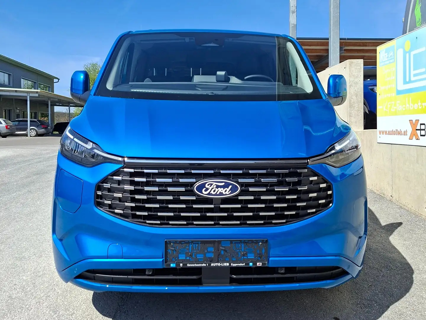 Ford Tourneo Custom Plug-in Hybrid 340 L2 Tourneo Titanium FWD Blau - 2
