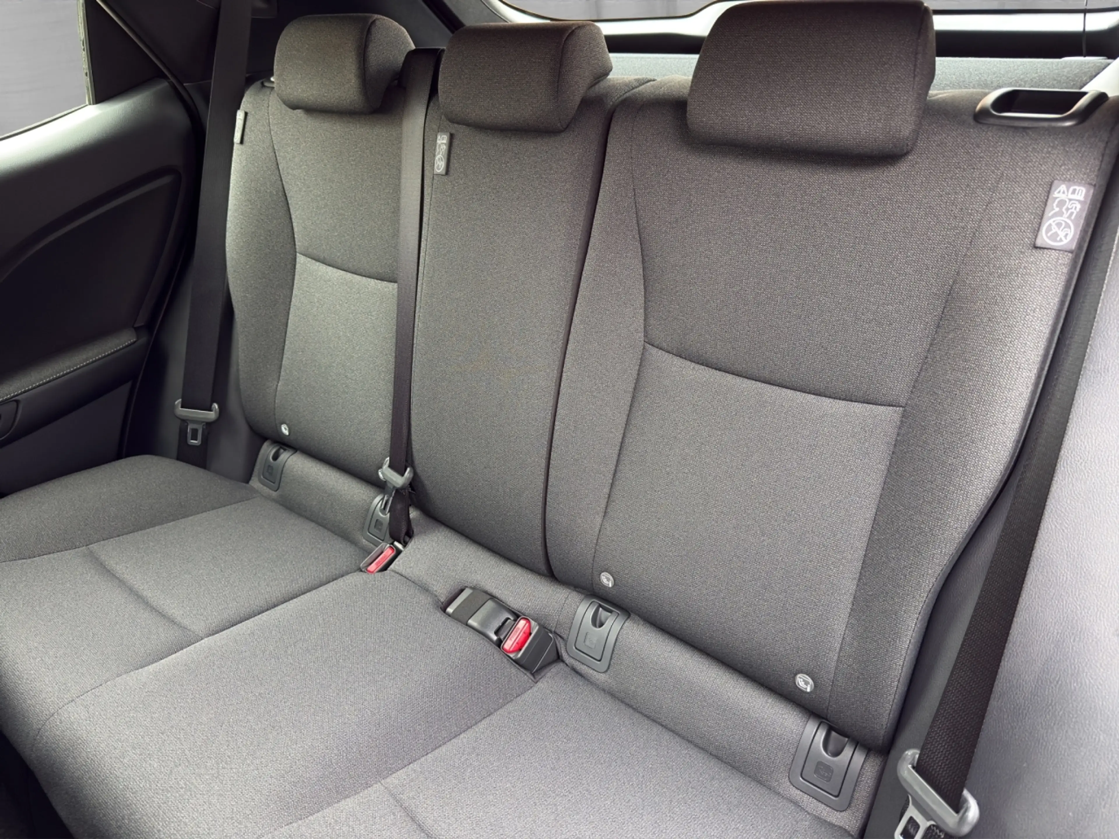 Lexus LBX LBX Basis 136 PS 2WD — photo 15