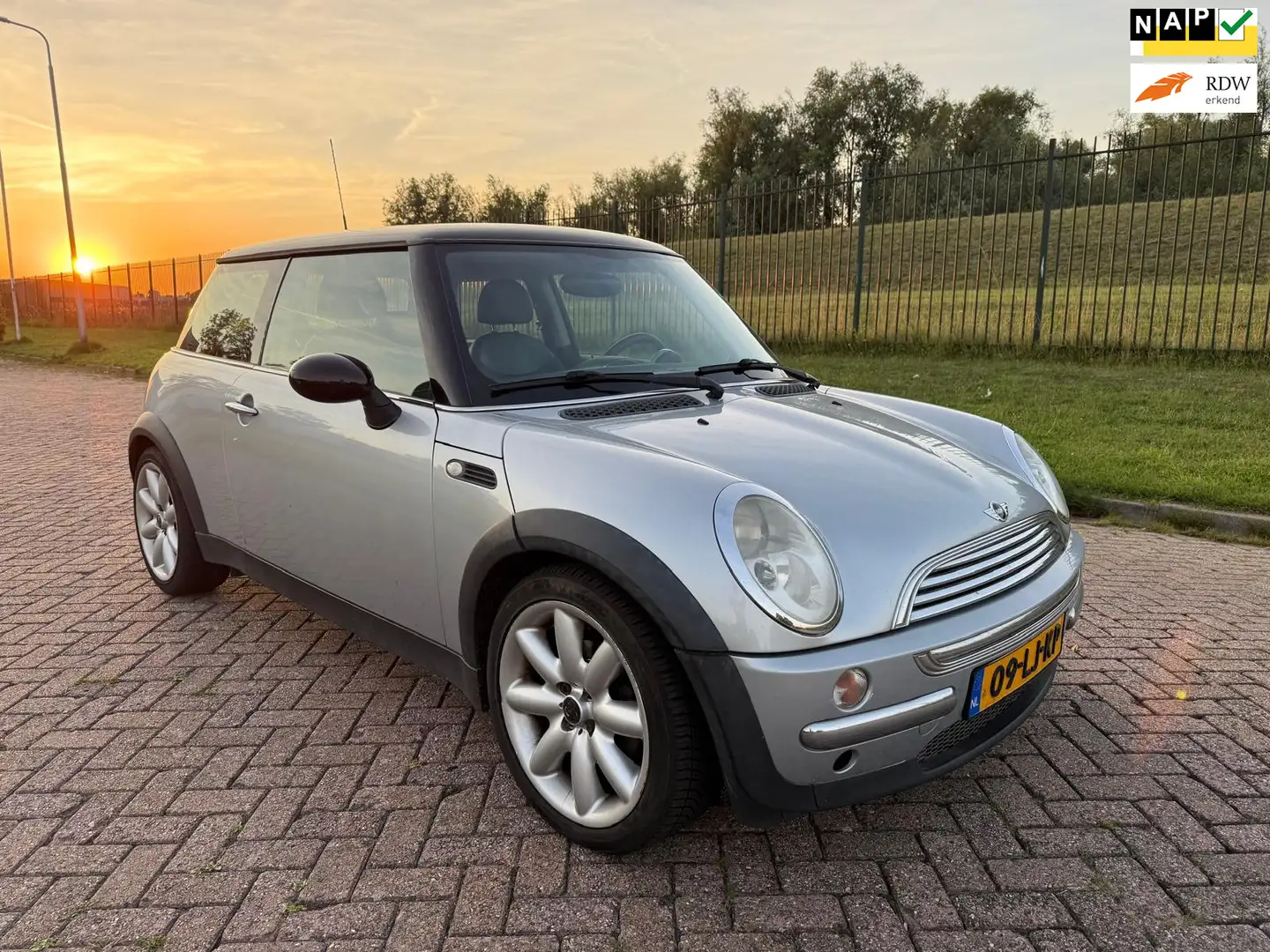 MINI Cooper Mini 1.6 Chili Gris - 1