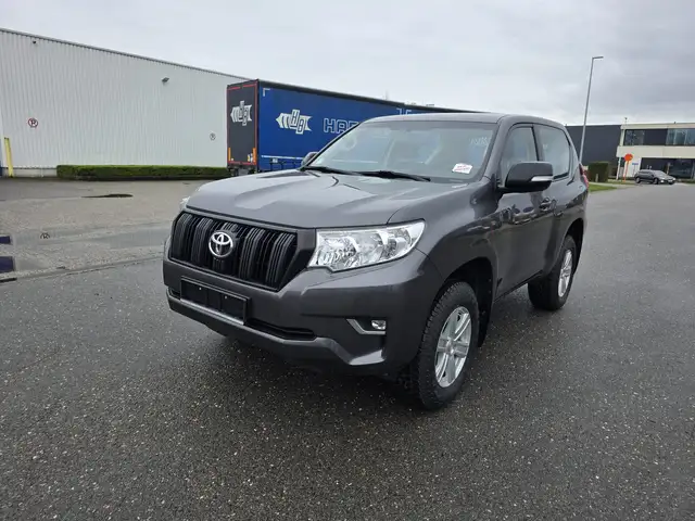 Toyota Land Cruiser (Stock ID 12397)